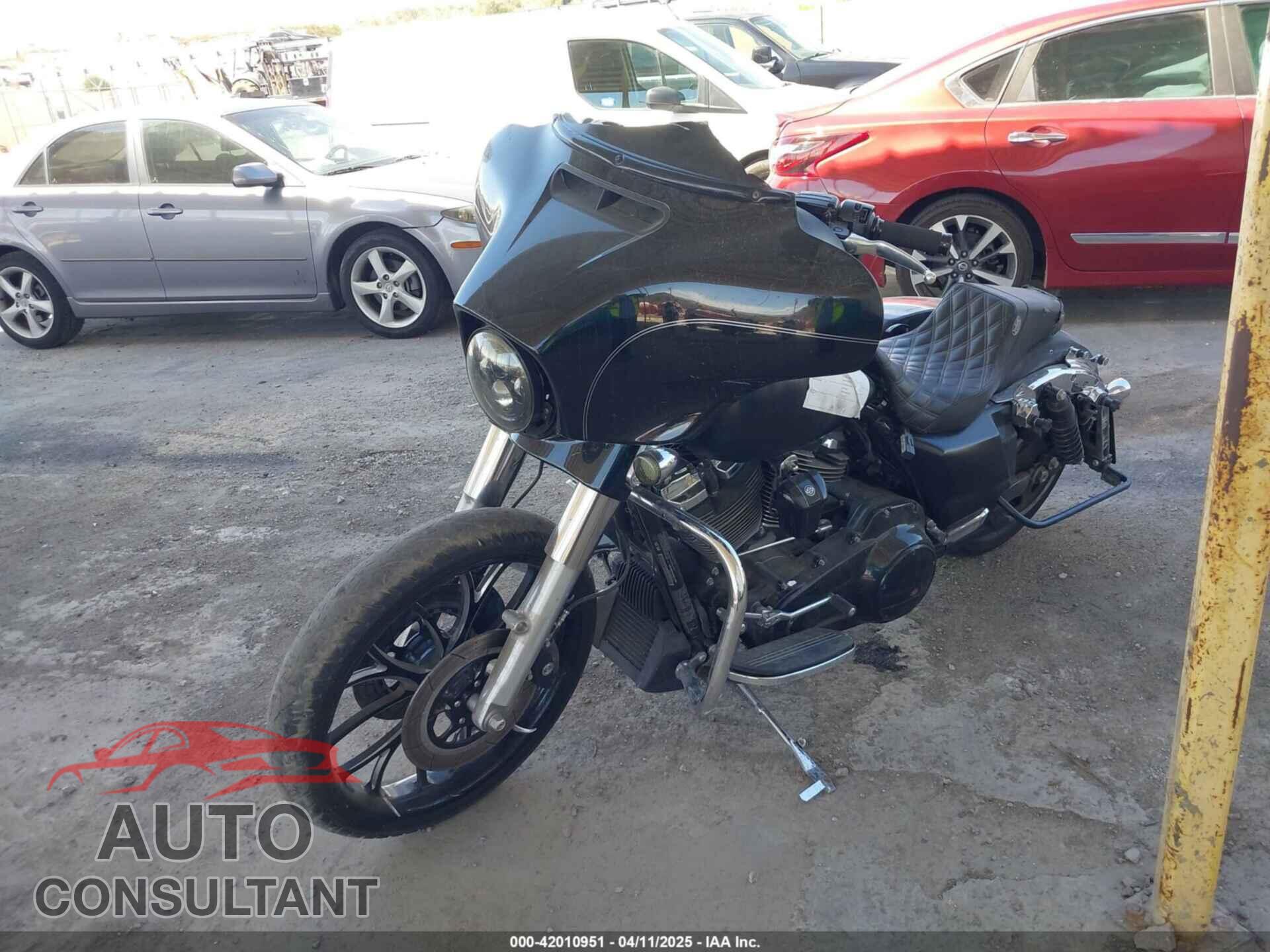 HARLEY-DAVIDSON FLHX 2017 - 1HD1KBC32HB631220