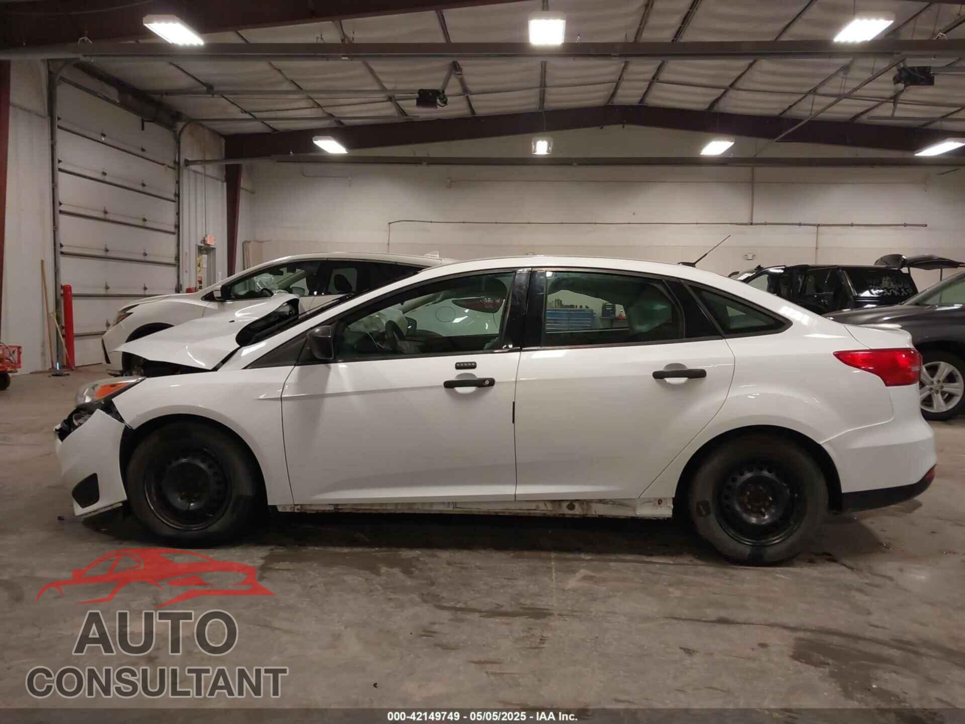 FORD FOCUS 2015 - 1FADP3E27FL318039