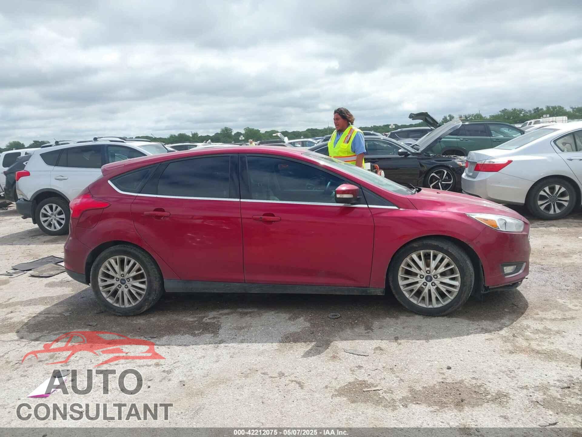 FORD FOCUS 2016 - 1FADP3N23GL224404