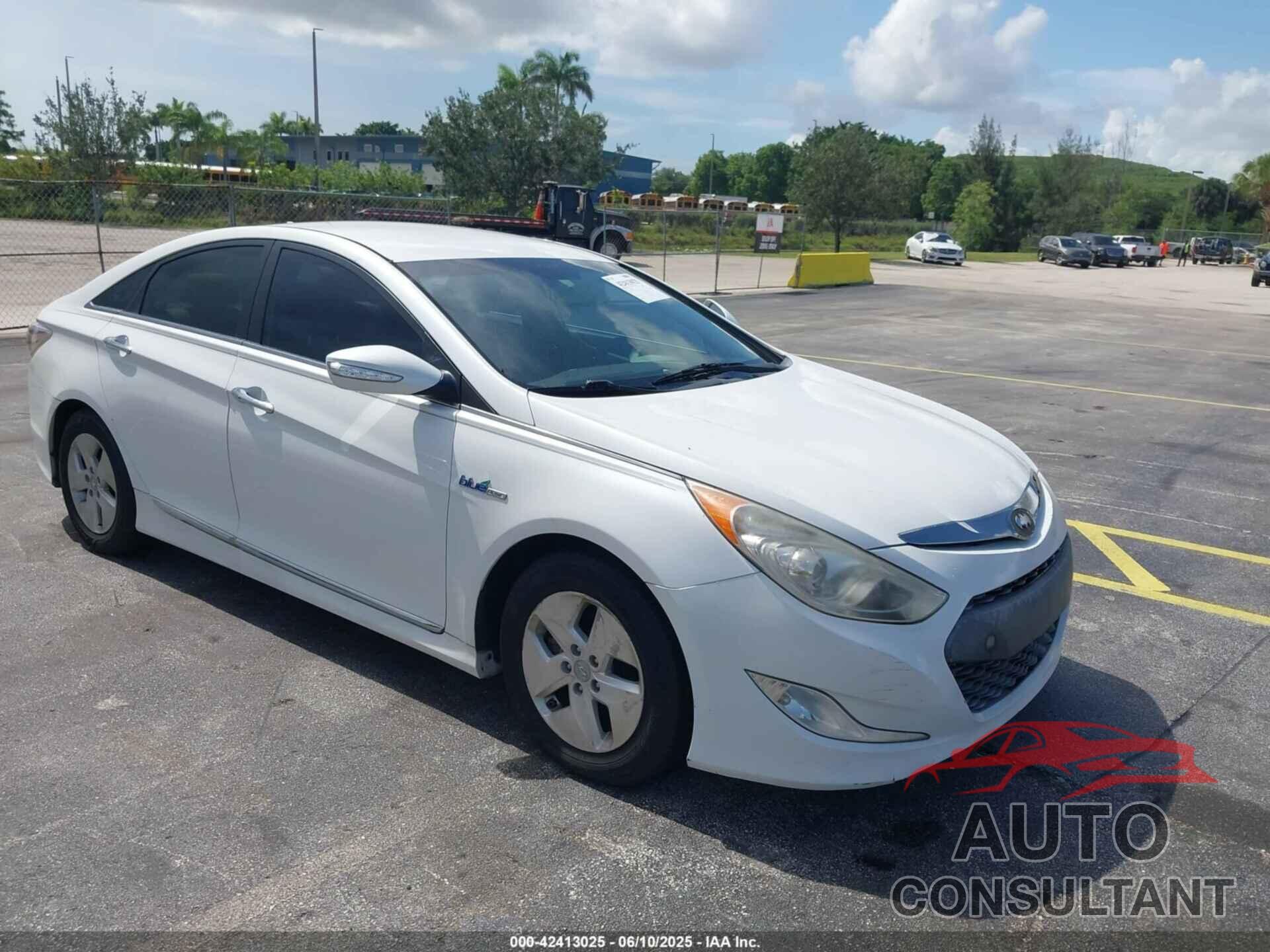 HYUNDAI SONATA HYBRID 2012 - KMHEC4A45CA032376