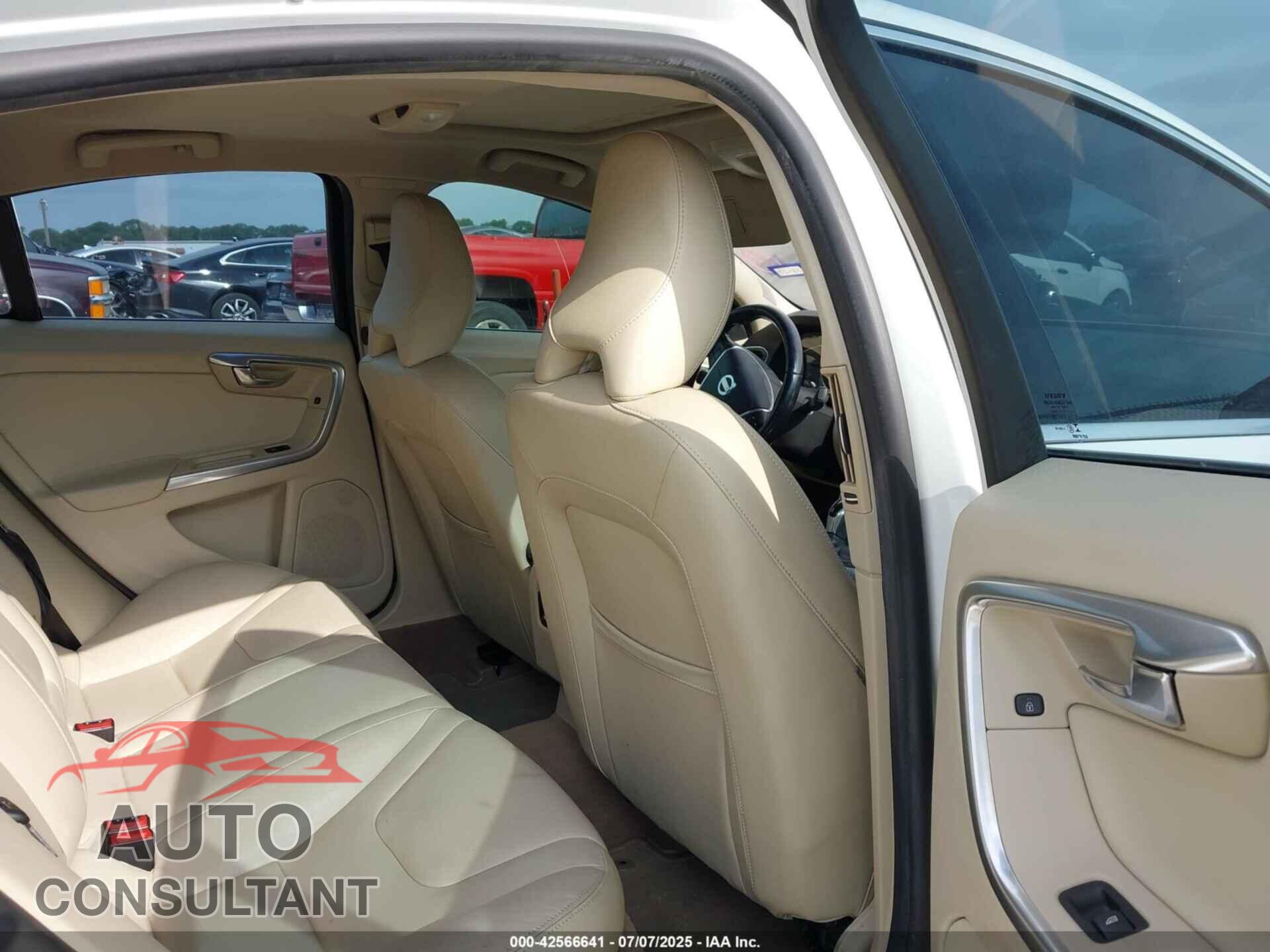 VOLVO S60 2015 - YV126MFB8F1305105