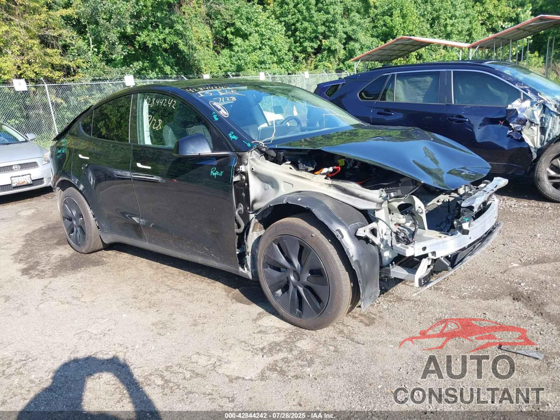 TESLA MODEL Y 2025 - 7SAYGAEE5SF250799