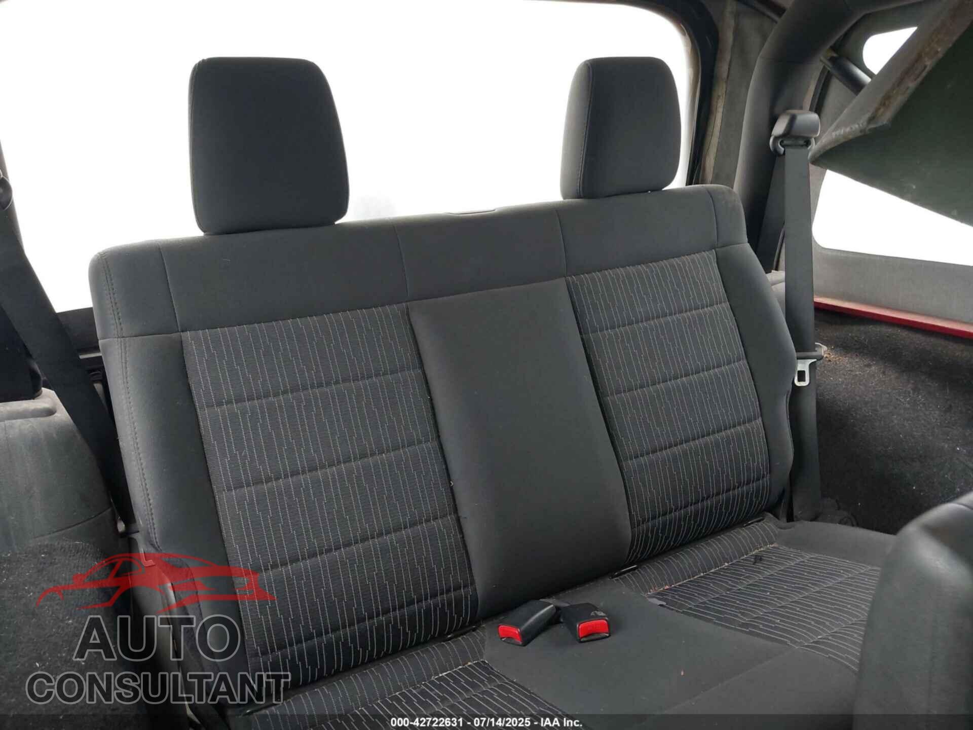 JEEP WRANGLER 2011 - 1J4AA2D15BL544425