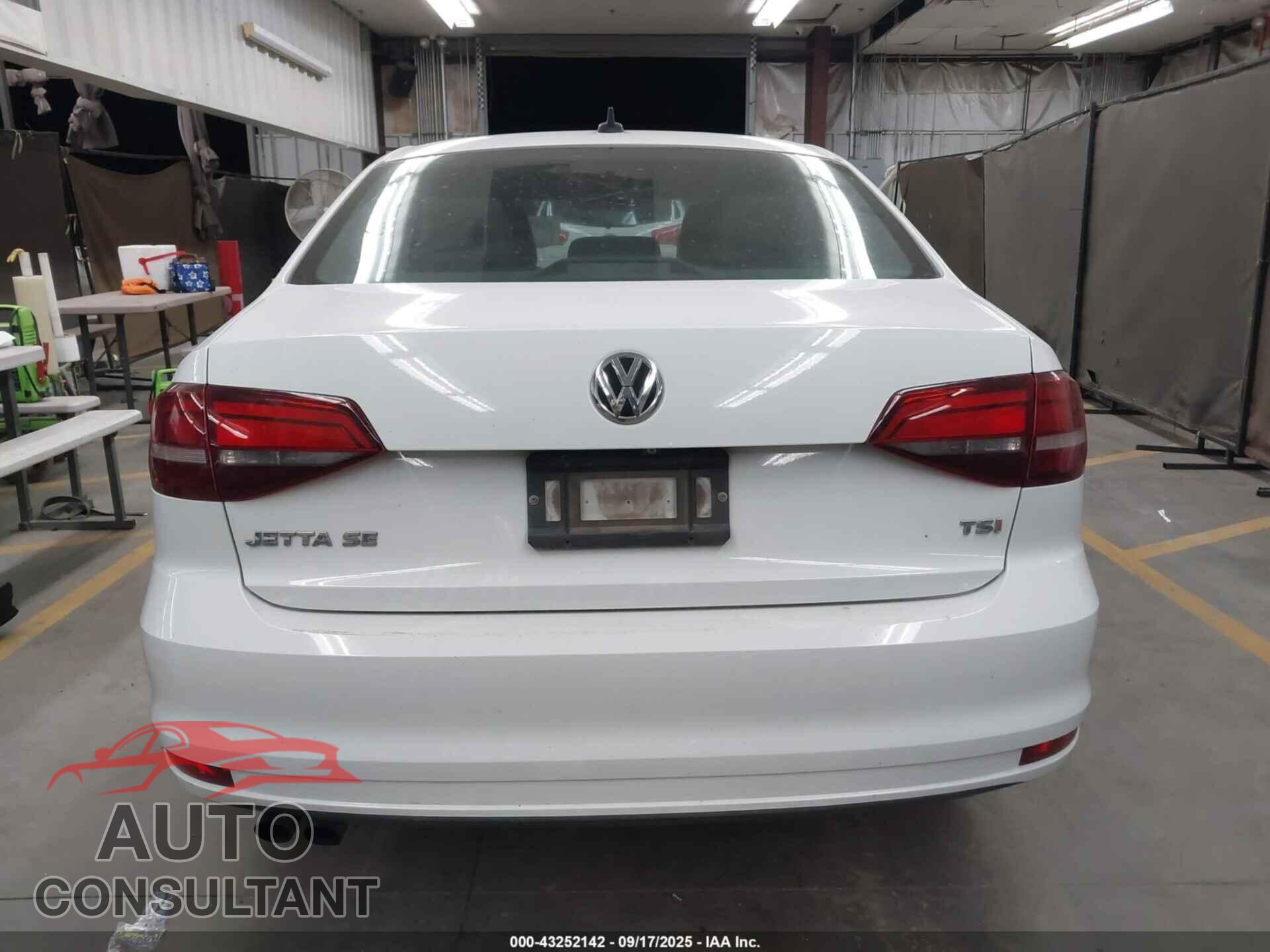VOLKSWAGEN JETTA 2017 - 3VWDB7AJ7HM217868