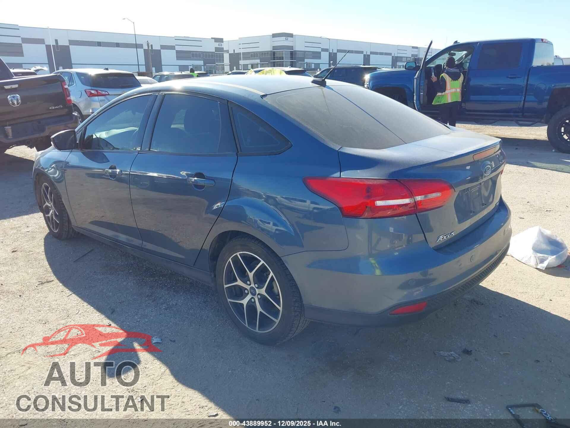 FORD FOCUS 2018 - 1FADP3H28JL210596