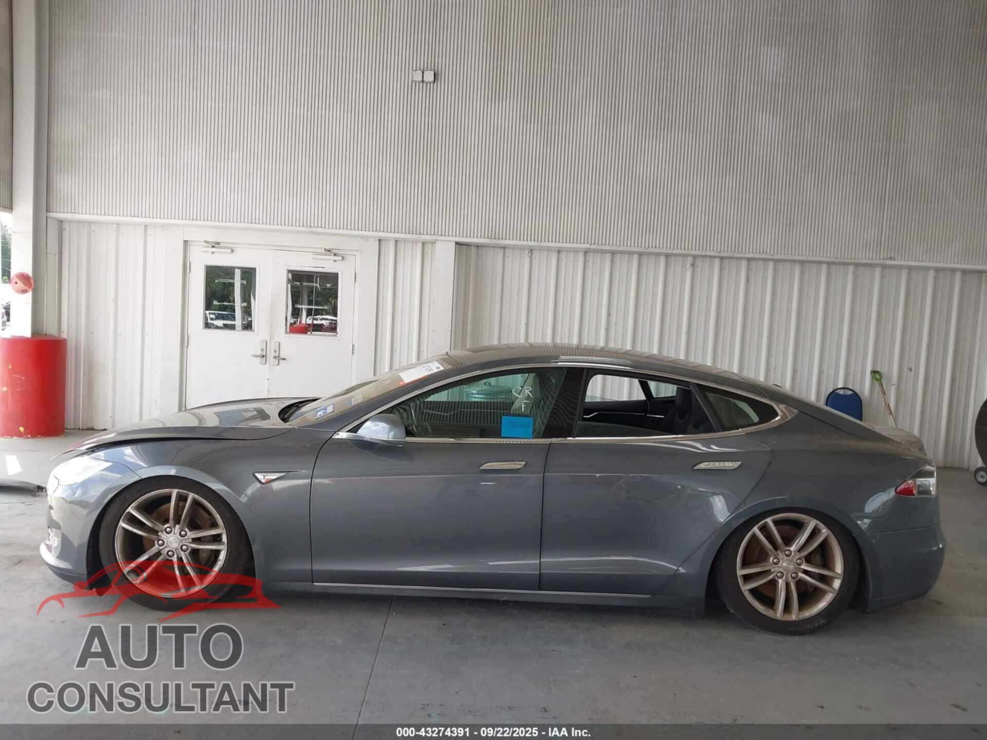 TESLA MODEL S 2013 - 5YJSA1DN5DFP13551