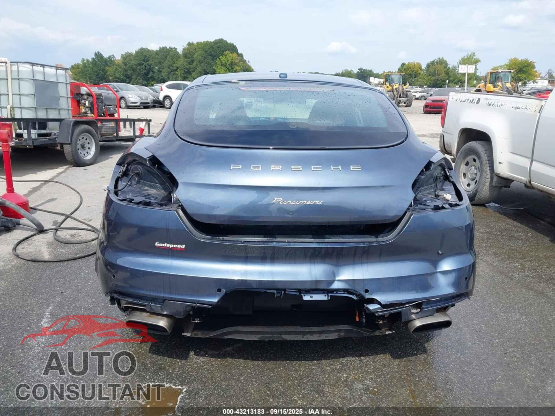 PORSCHE PANAMERA 2015 - WP0AA2A73FL002597