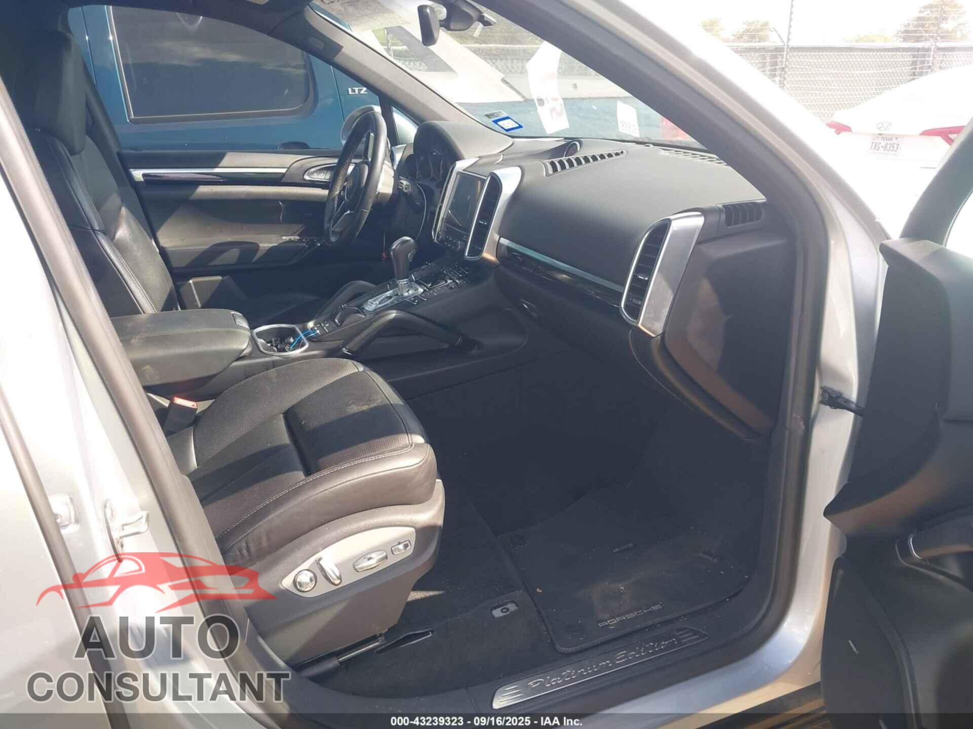 PORSCHE CAYENNE 2017 - WP1AA2A22HKA82454