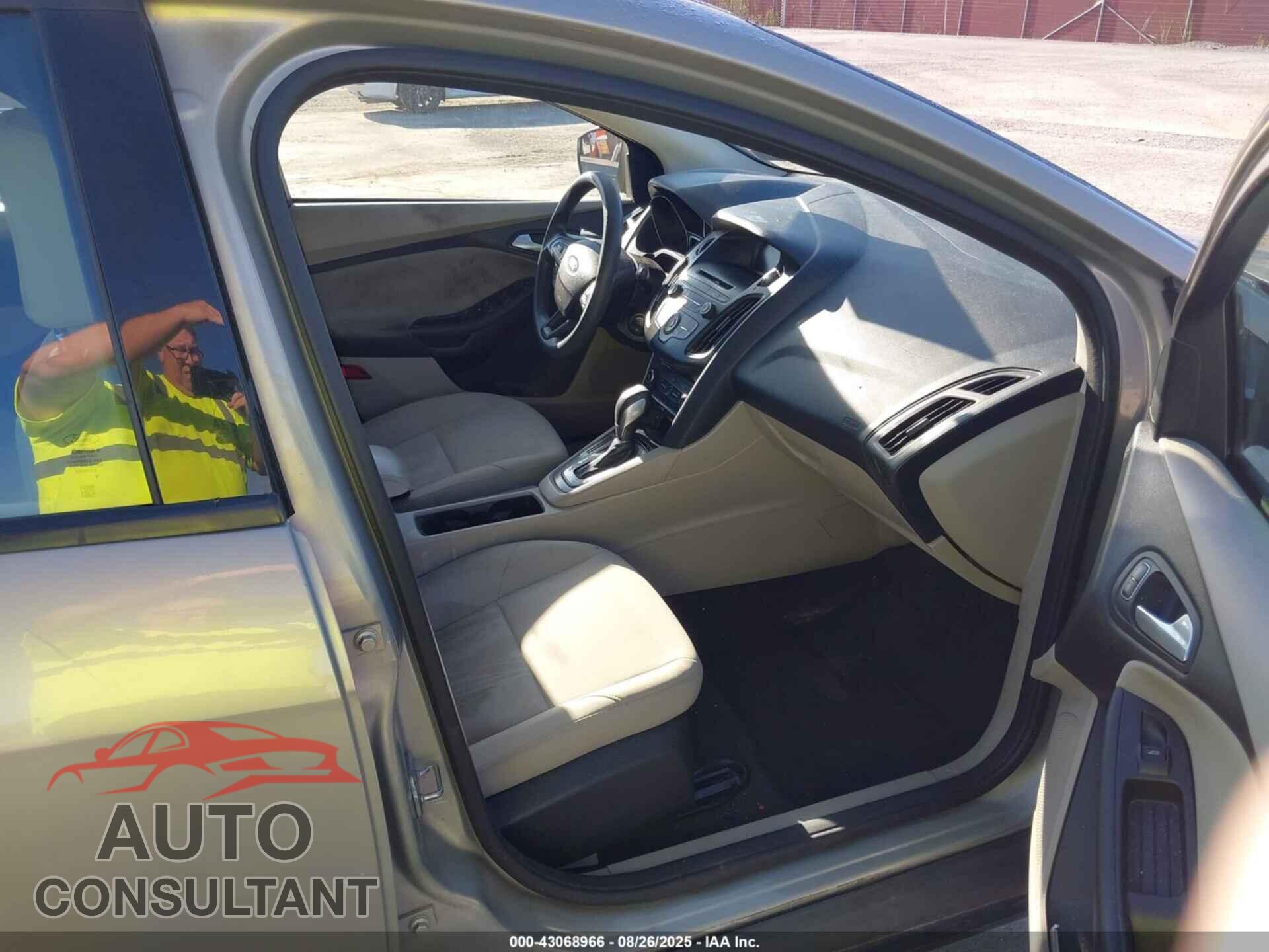 FORD FOCUS 2015 - 1FADP3F2XFL317742