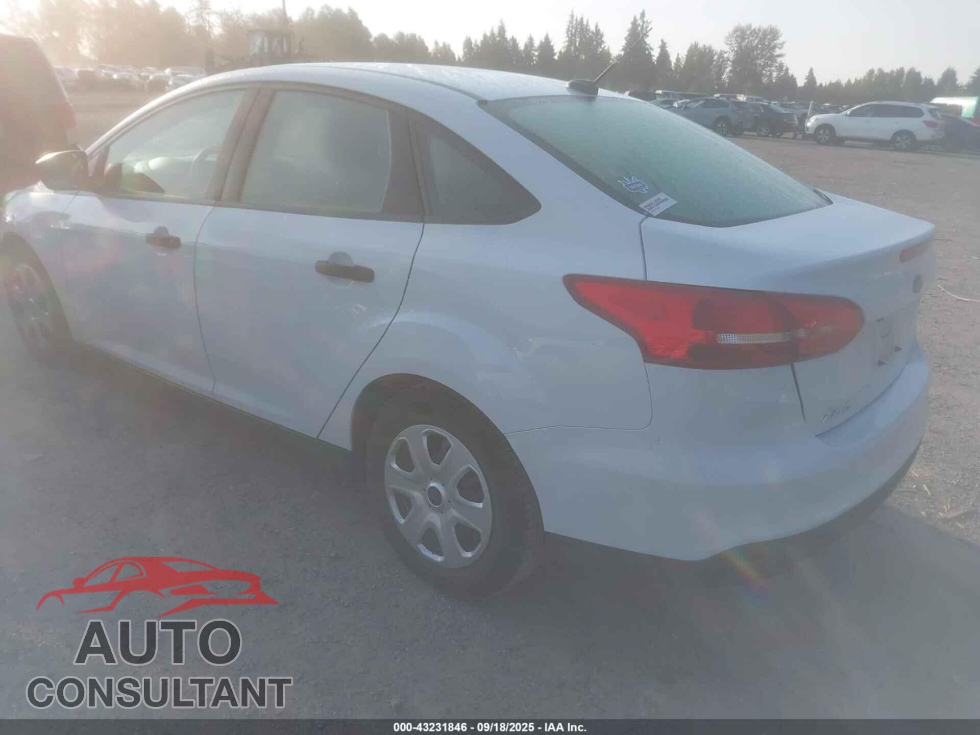 FORD FOCUS 2018 - 1FADP3E24JL304687