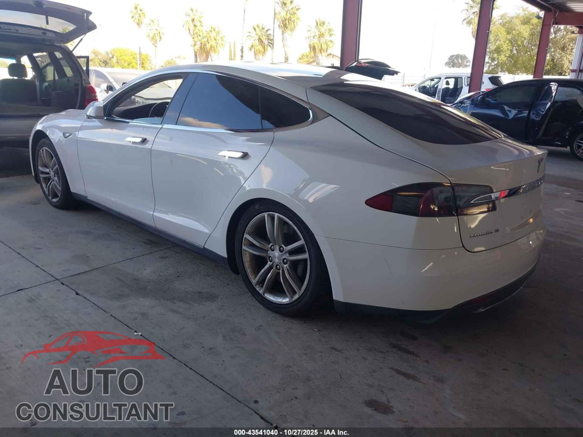 TESLA MODEL S 2013 - 5YJSA1CN2DFP05943
