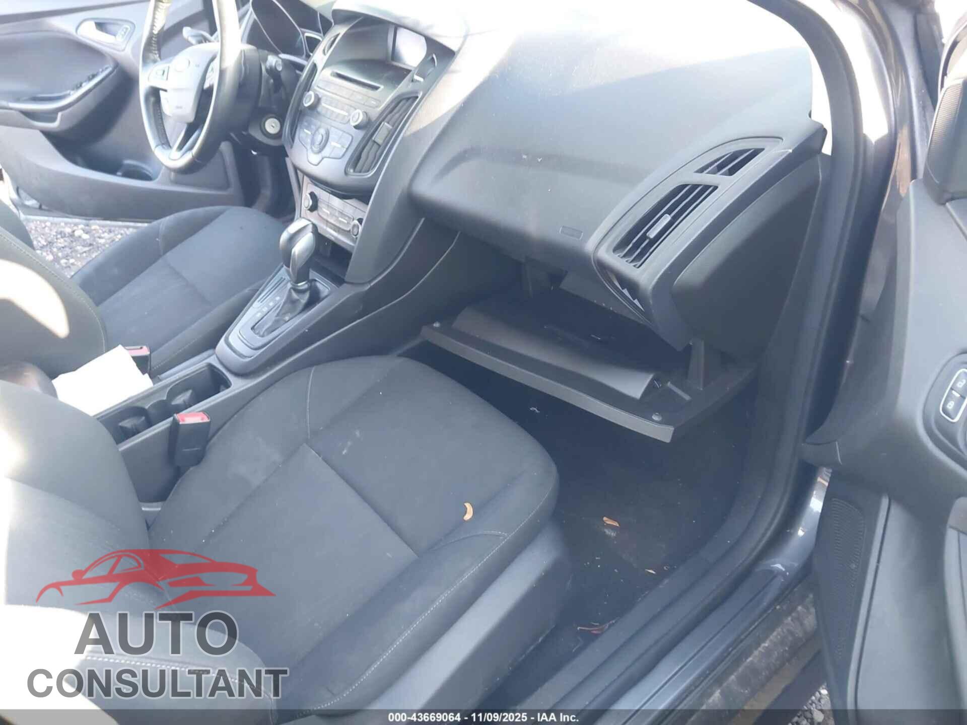 FORD FOCUS 2015 - 1FADP3F28FL310983