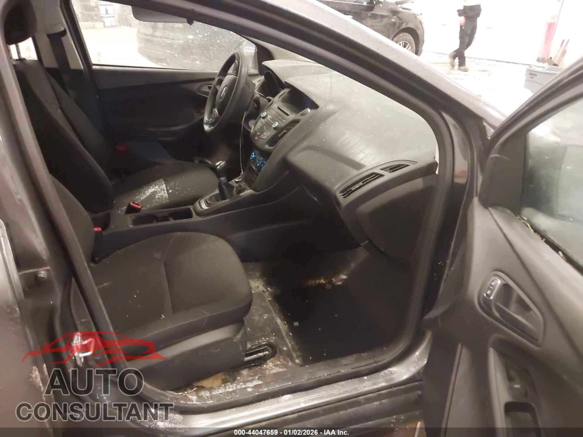 FORD FOCUS 2017 - 1FADP3E29HL323617