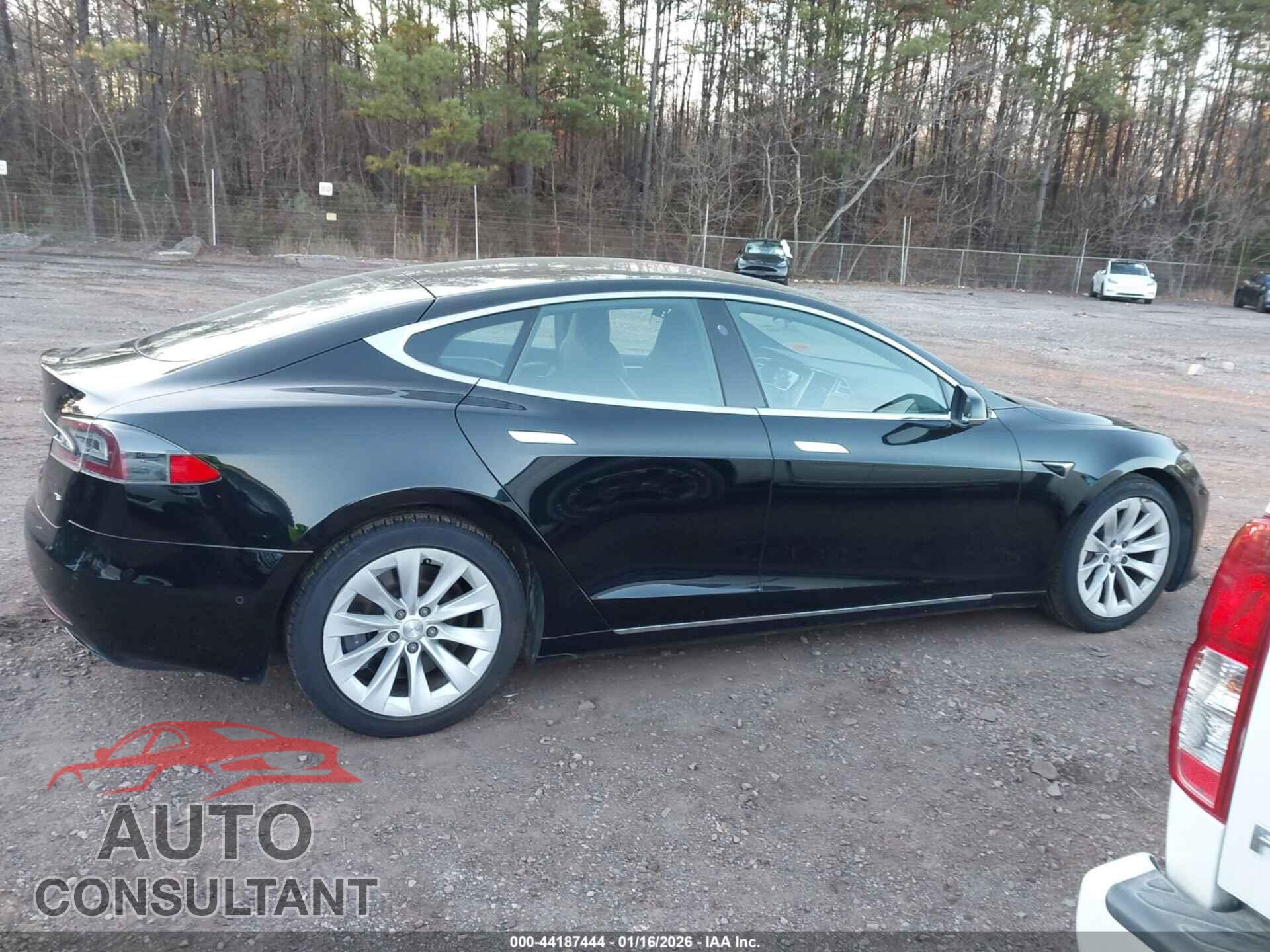 TESLA MODEL S 2017 - 5YJSA1E19HF217217