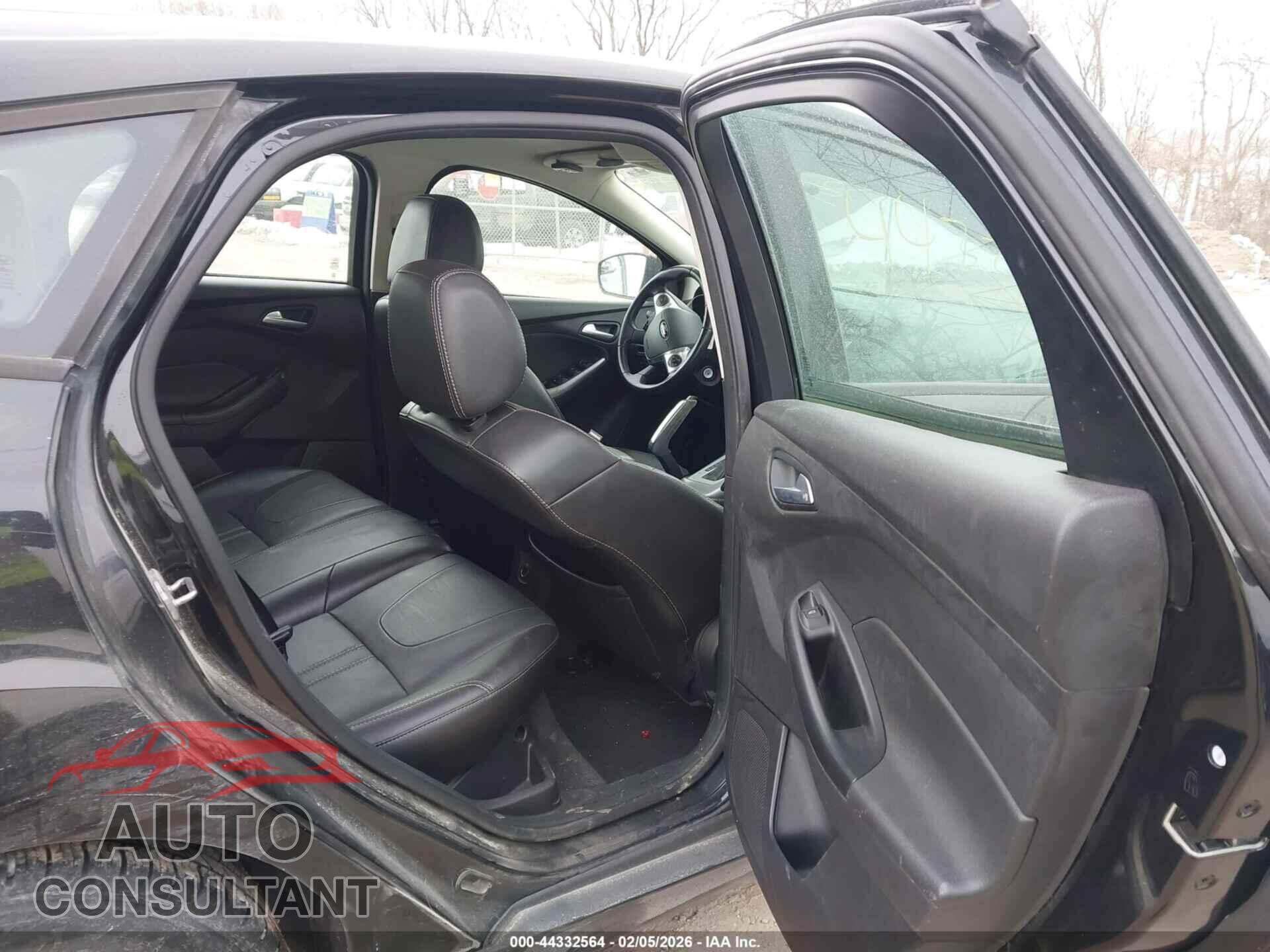 FORD FOCUS 2014 - 1FADP3K2XEL167331