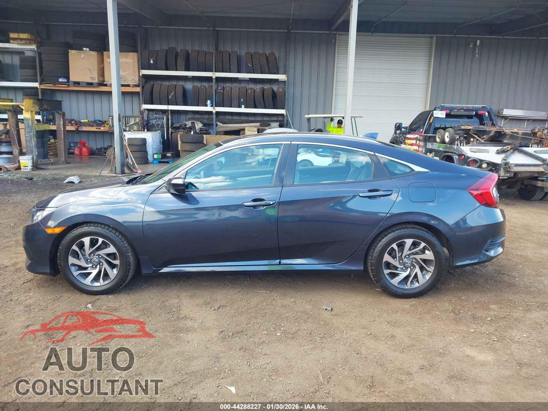 HONDA CIVIC 2018 - 2HGFC2F74JH534571
