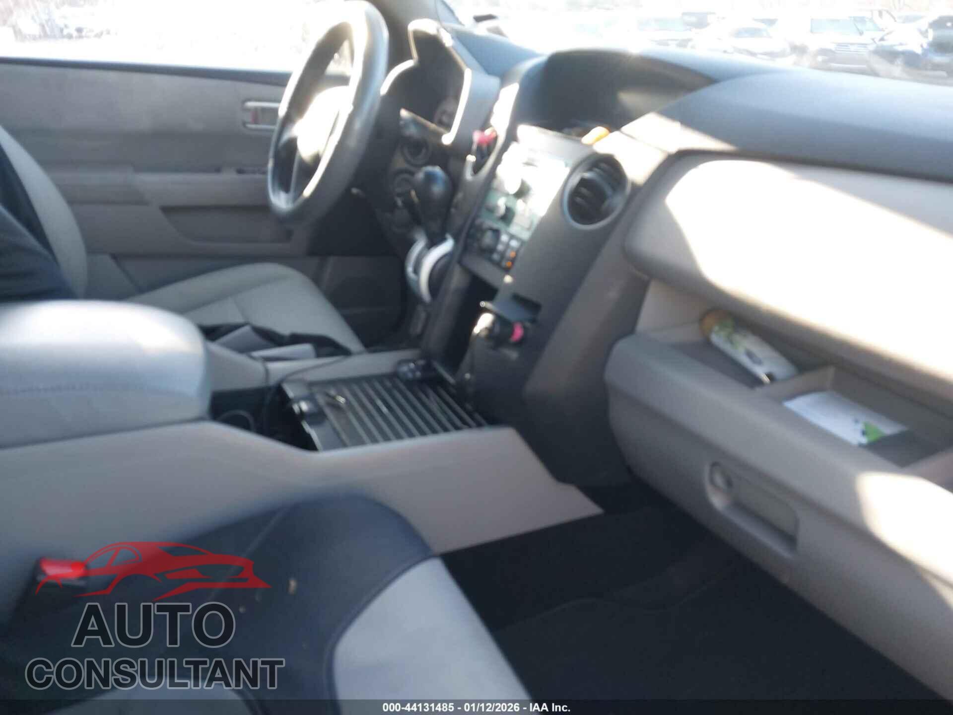 HONDA PILOT 2011 - 5FNYF4H28BB039261