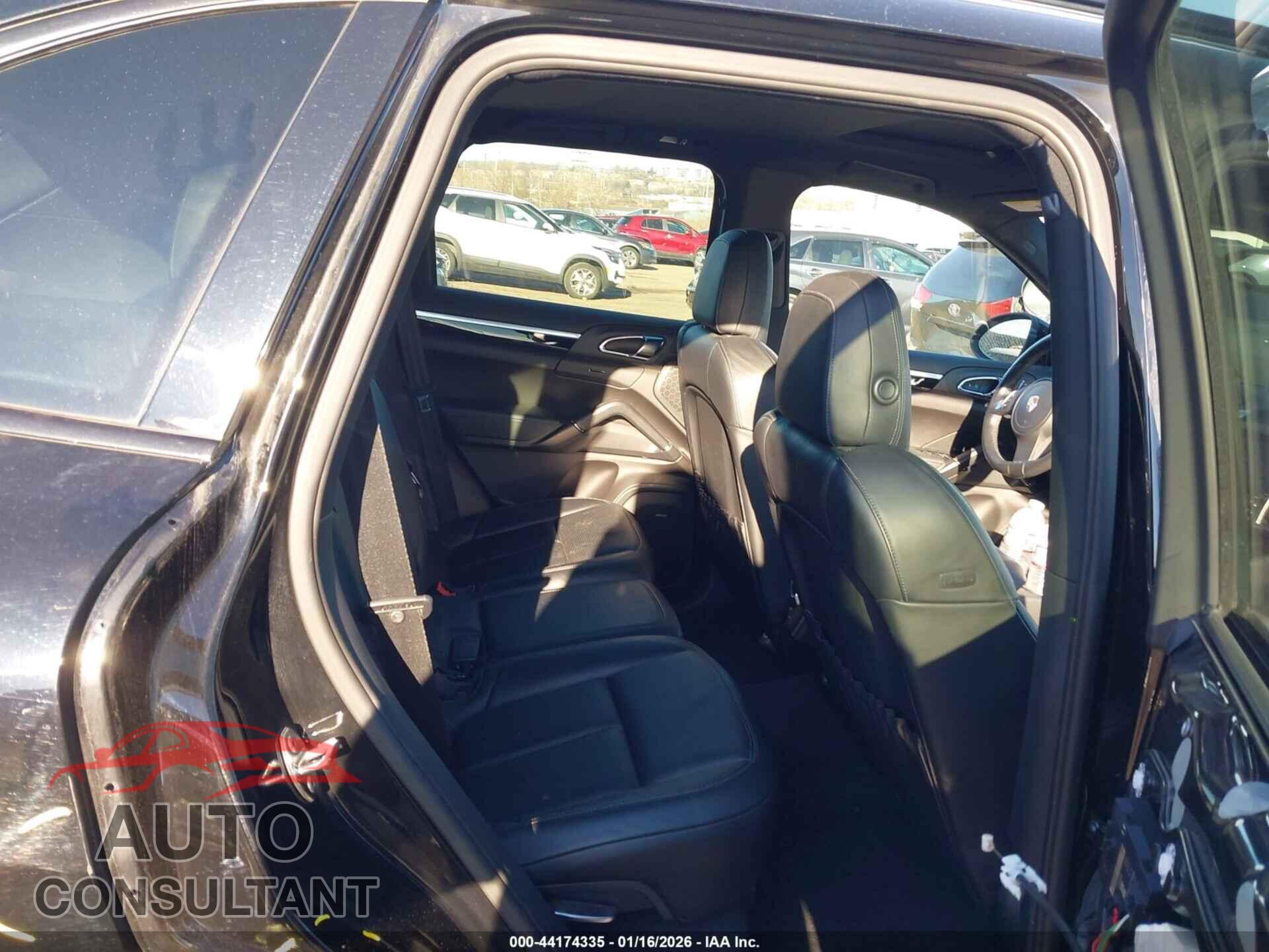 PORSCHE CAYENNE 2012 - WP1AA2A28CLA07308