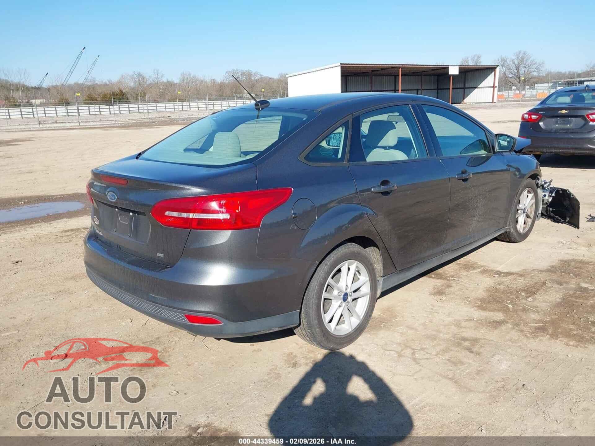 FORD FOCUS 2018 - 1FADP3F27JL252017