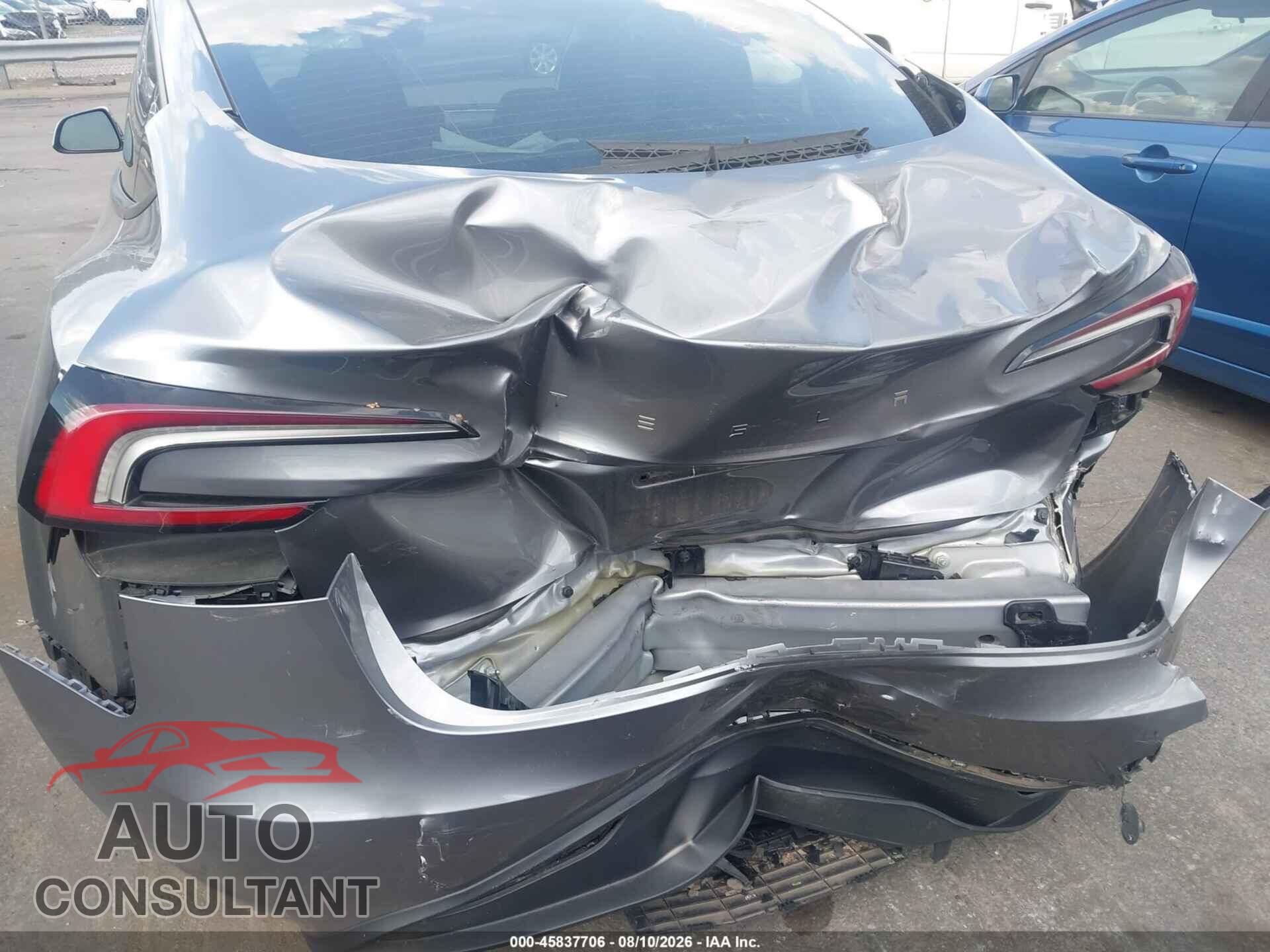 TESLA MODEL 3 2025 - 5YJ3E1EA7SF996939