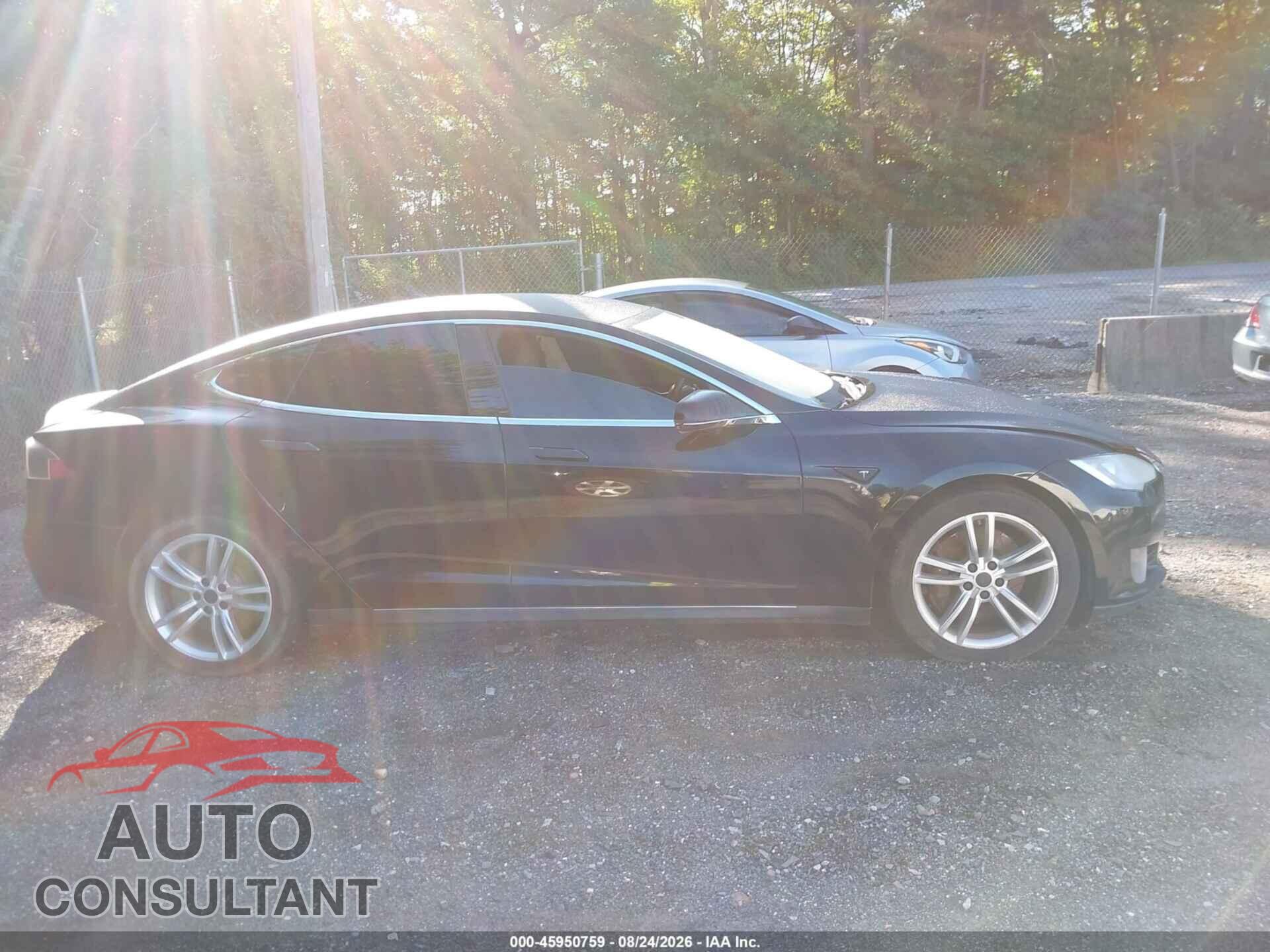 TESLA MODEL S 2013 - 5YJSA1DN9DFP15402
