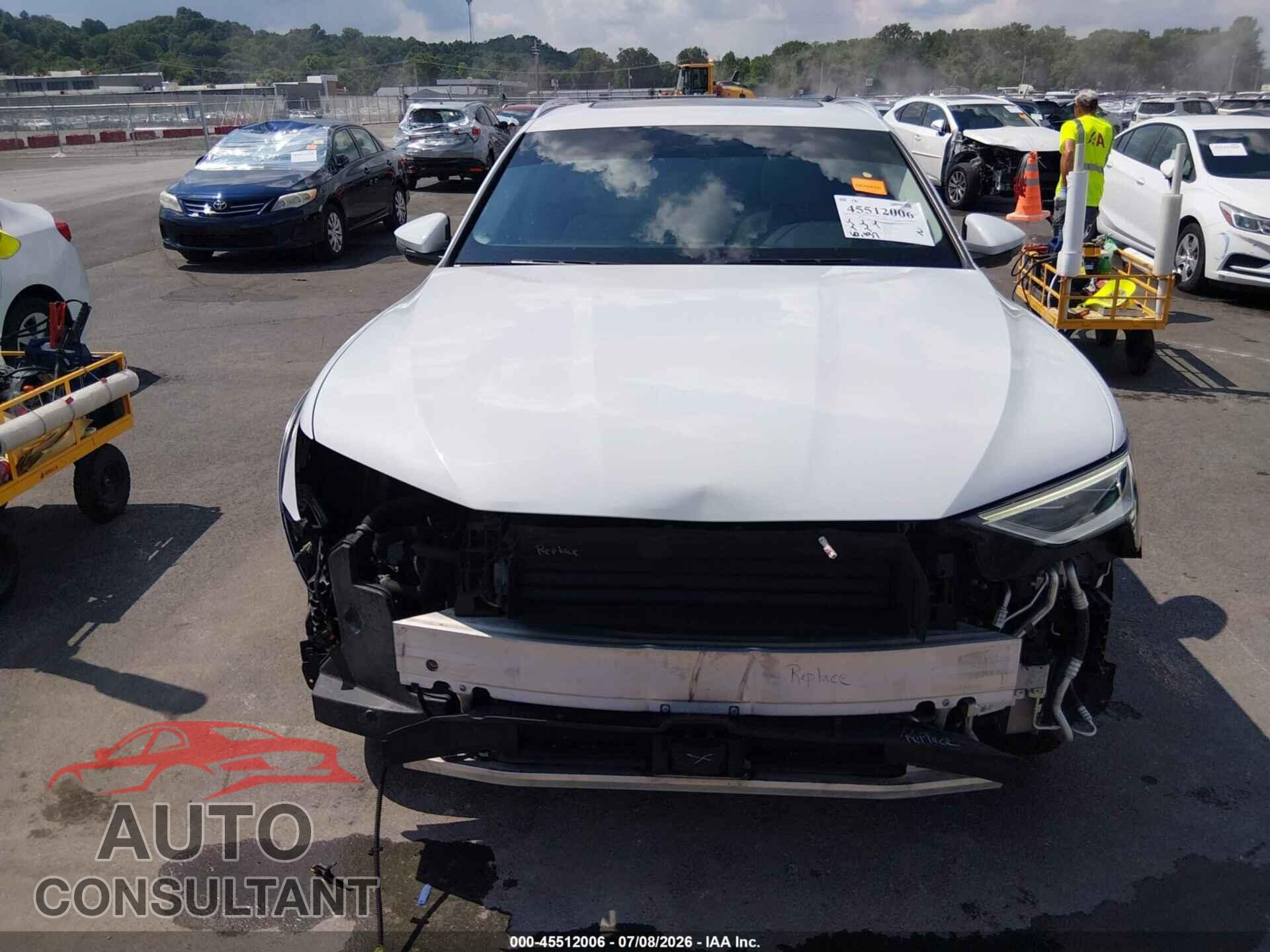 AUDI E-TRON 2019 - WA1LAAGE2KB011276
