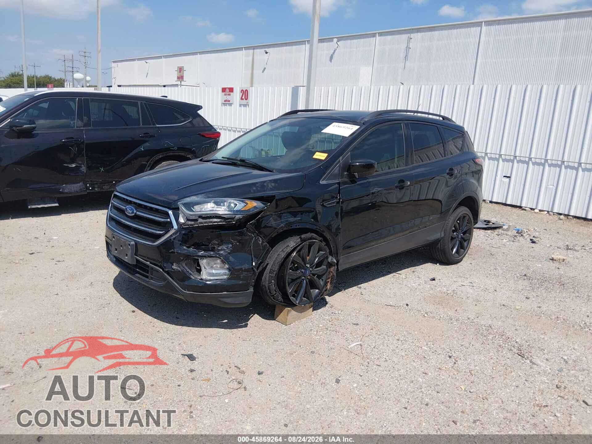 FORD ESCAPE 2017 - 1FMCU0G90HUB88654