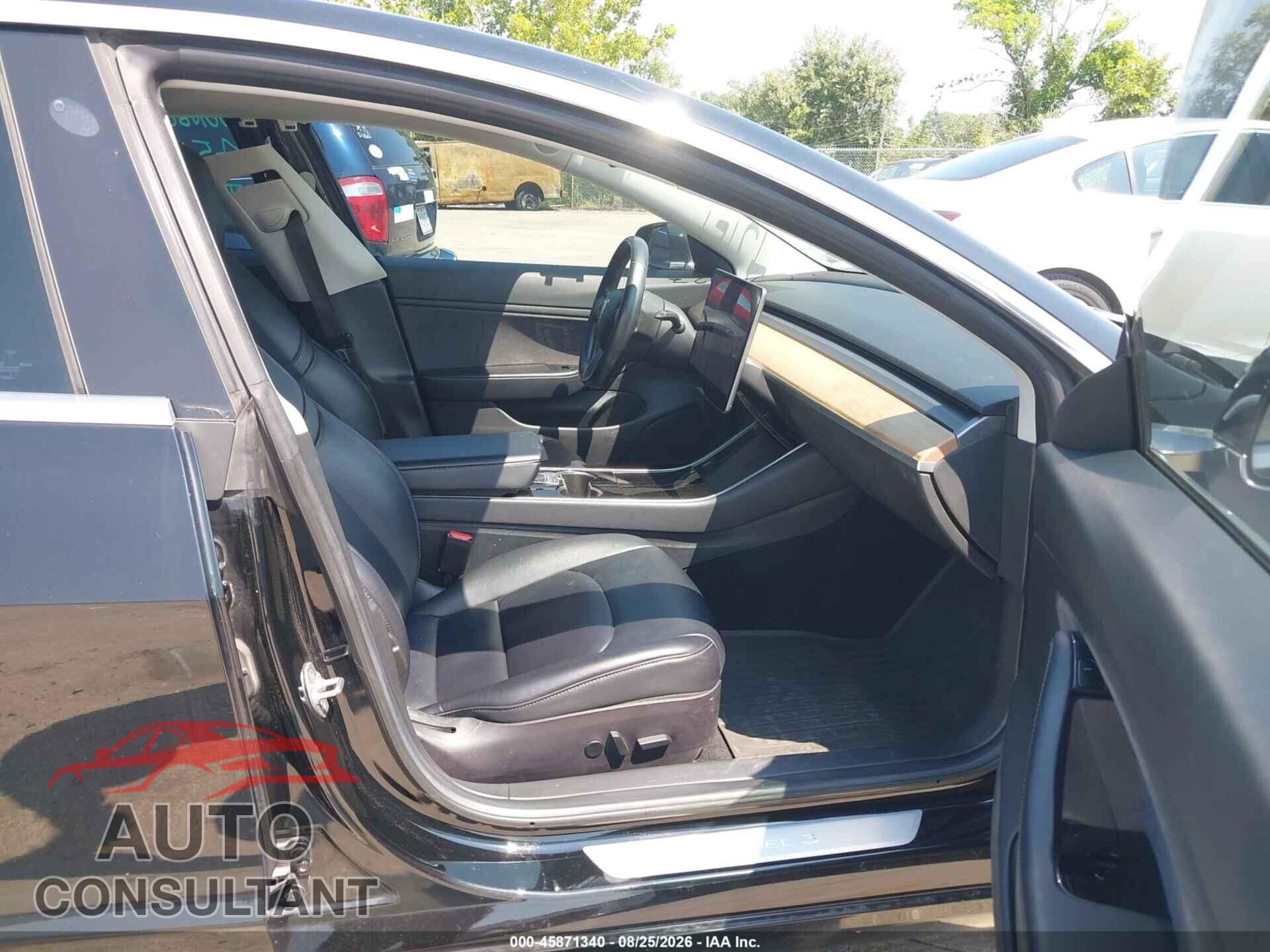 TESLA MODEL 3 2018 - 5YJ3E1EA4JF017523
