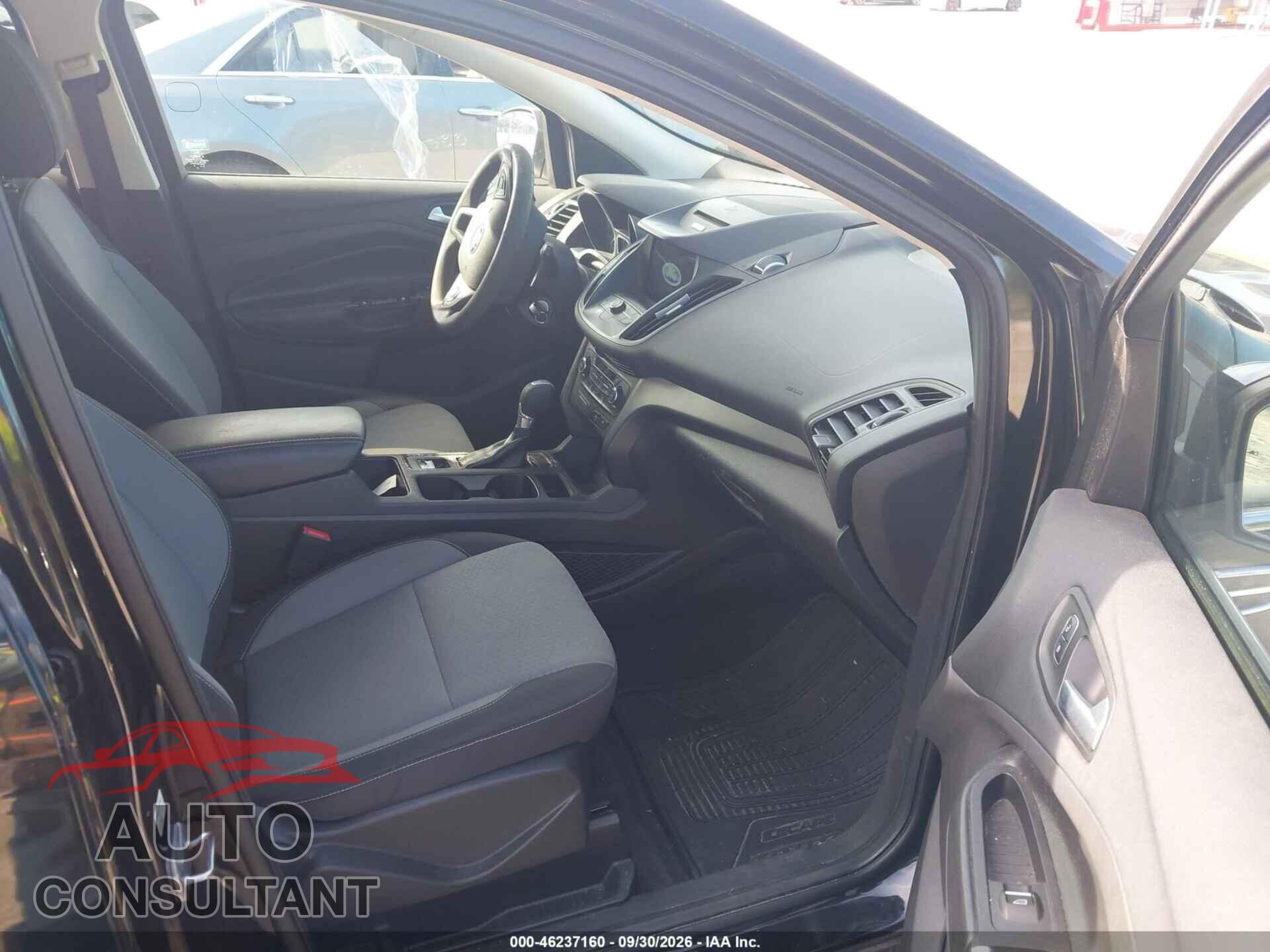 FORD ESCAPE 2017 - 1FMCU9GD5HUC44547
