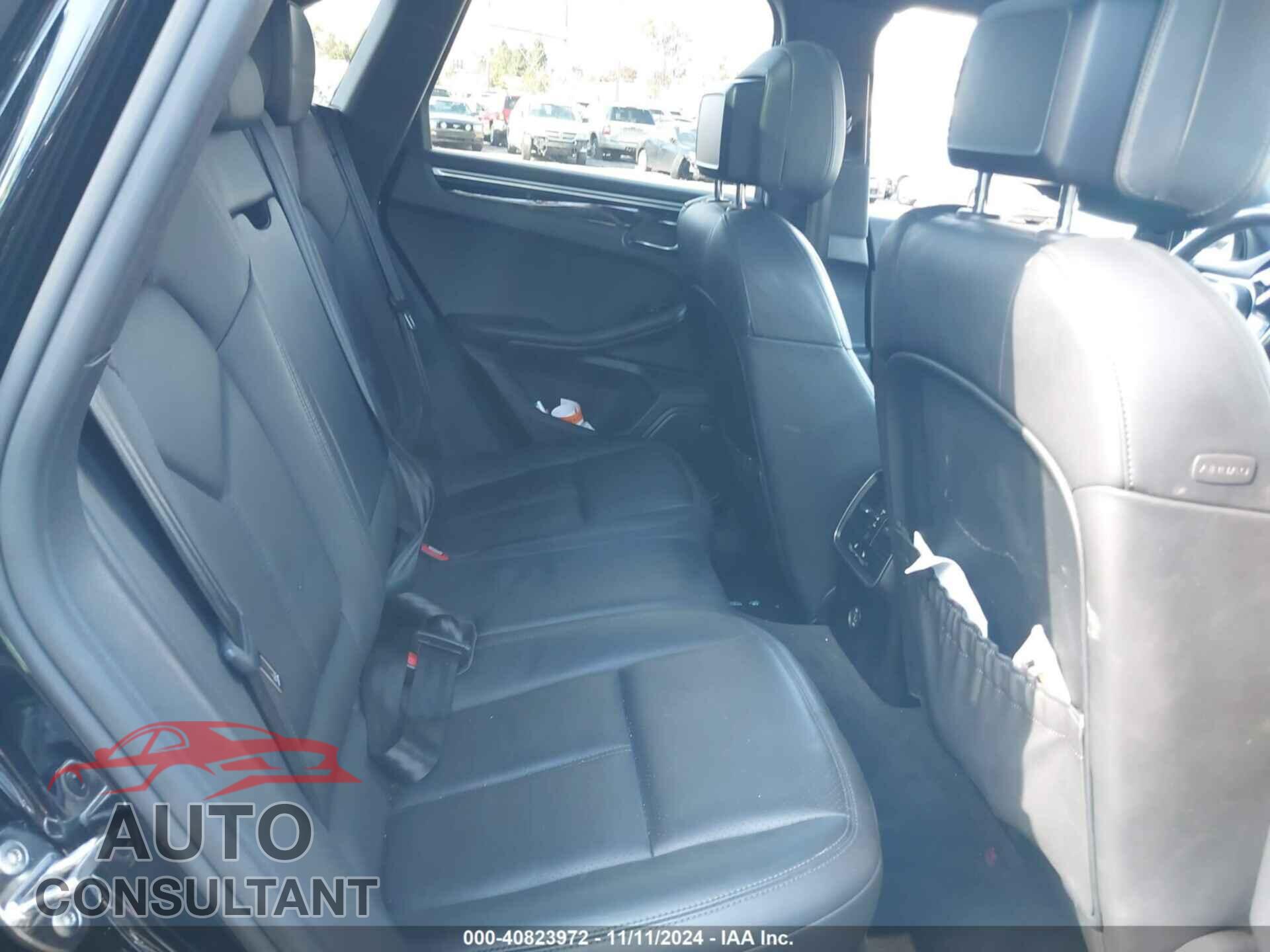 PORSCHE MACAN 2017 - WP1AA2A55HLB01566