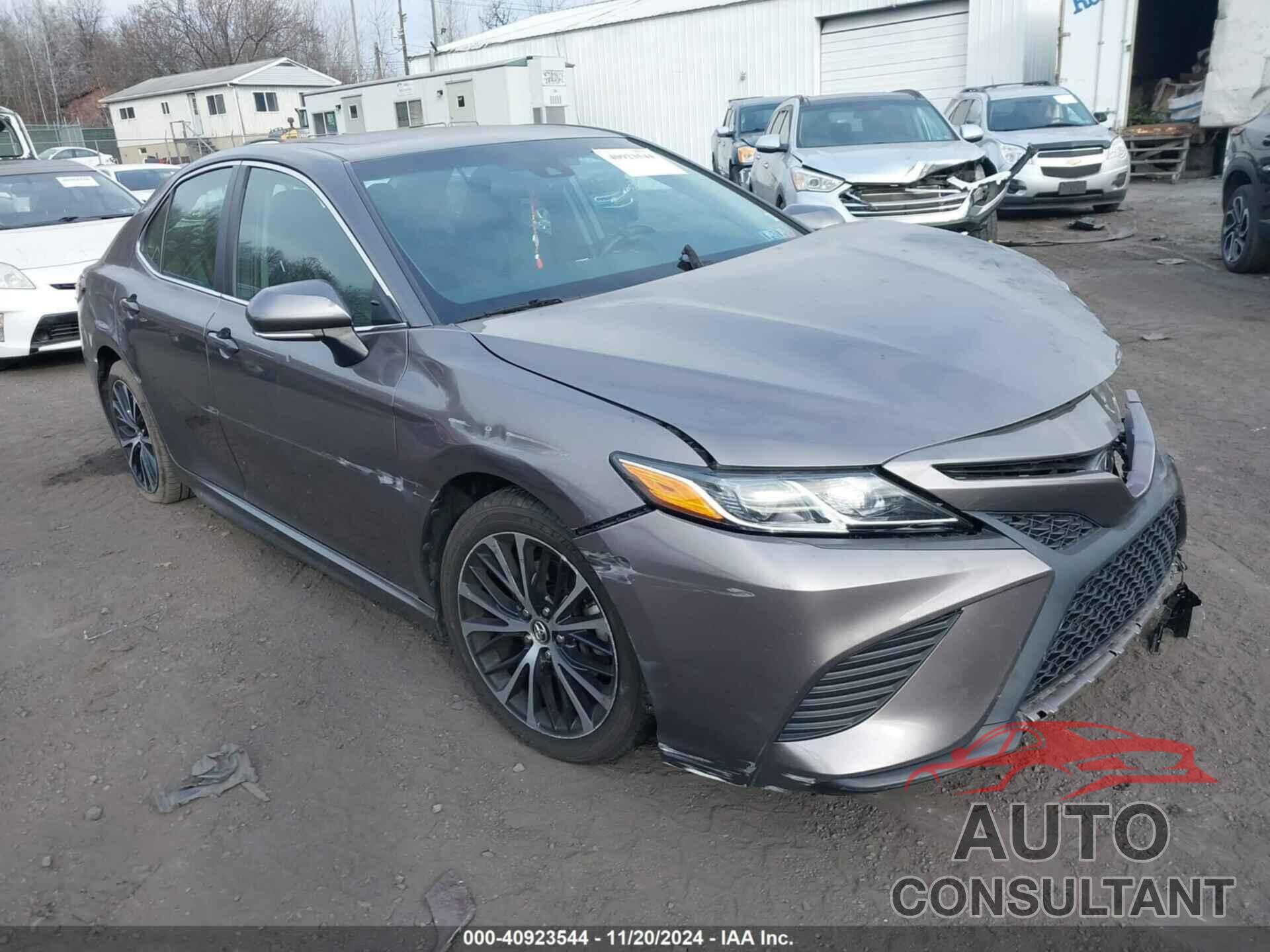 TOYOTA CAMRY 2018 - 4T1B11HK4JU589089