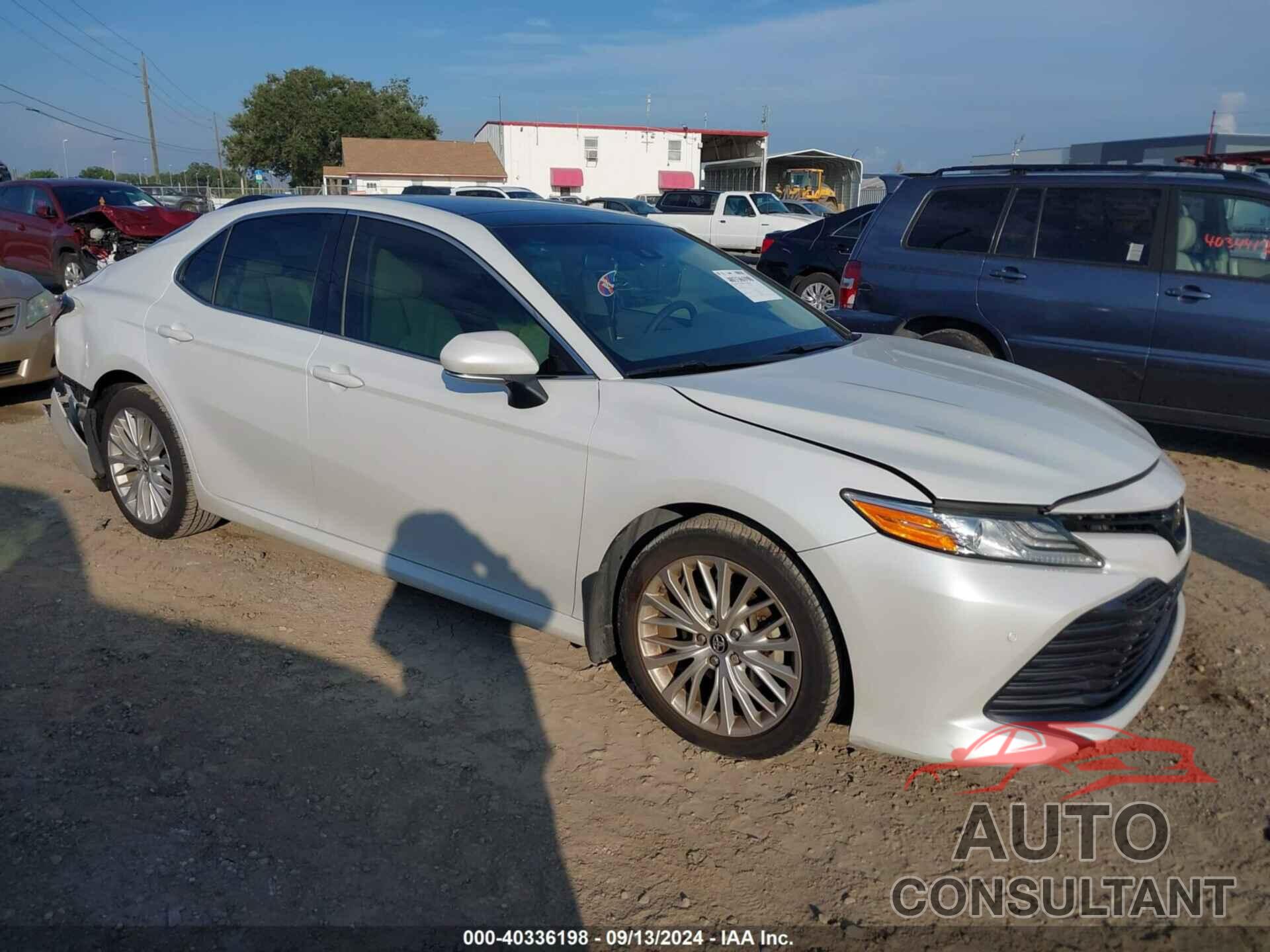 TOYOTA CAMRY 2018 - 4T1B11HK3JU040080