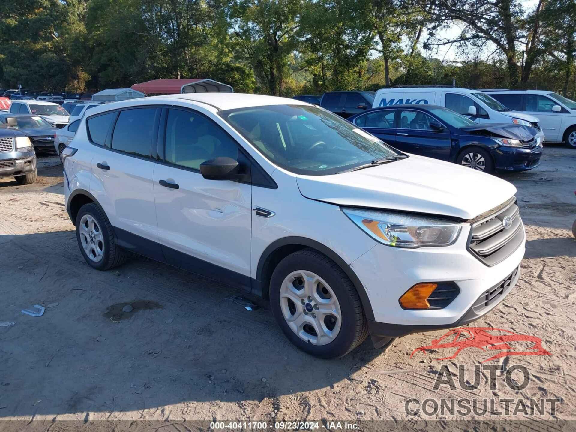 FORD ESCAPE 2017 - 1FMCU0F79HUC63674