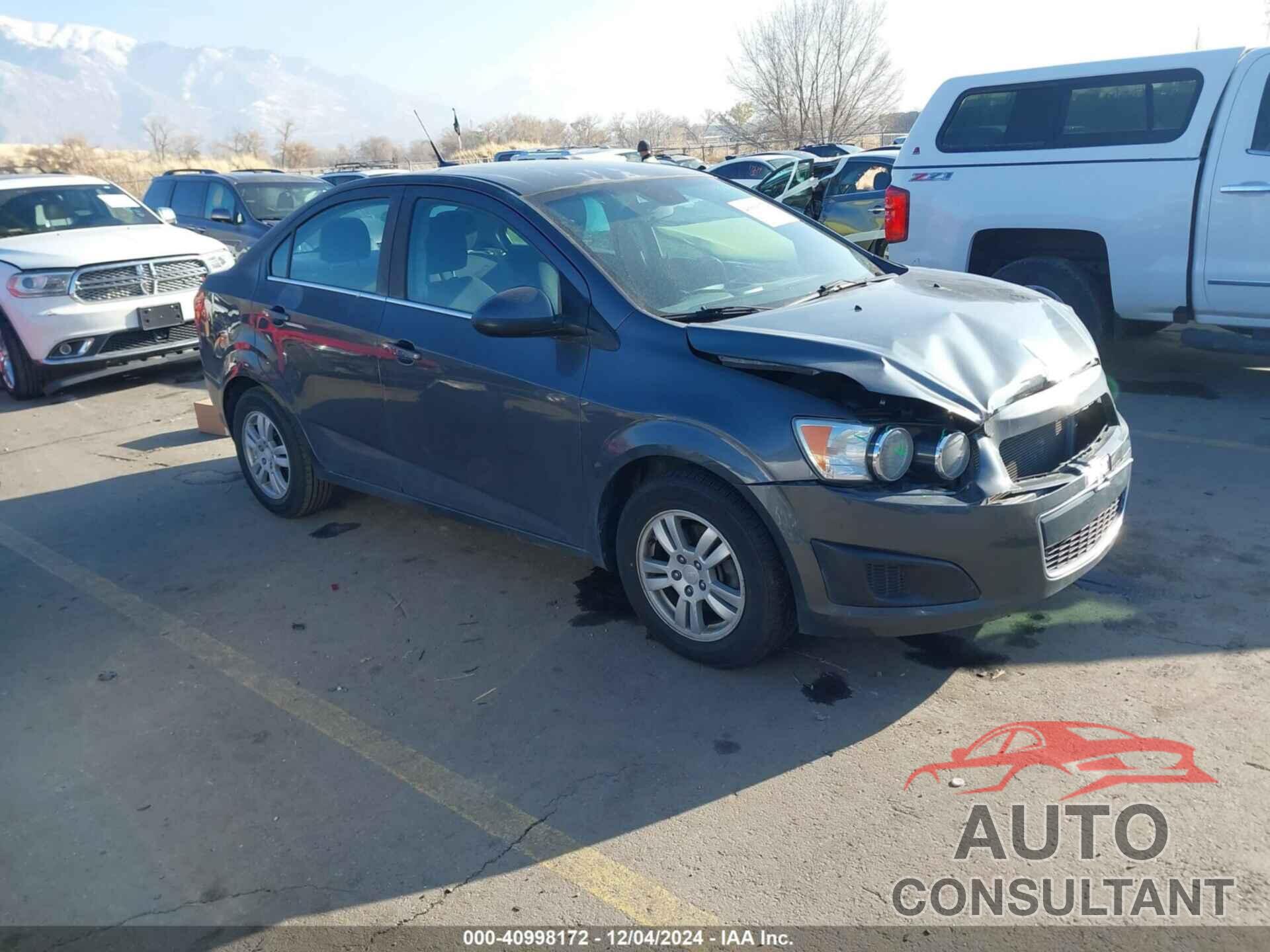 CHEVROLET SONIC 2013 - 1G1JC5SB2D4237541