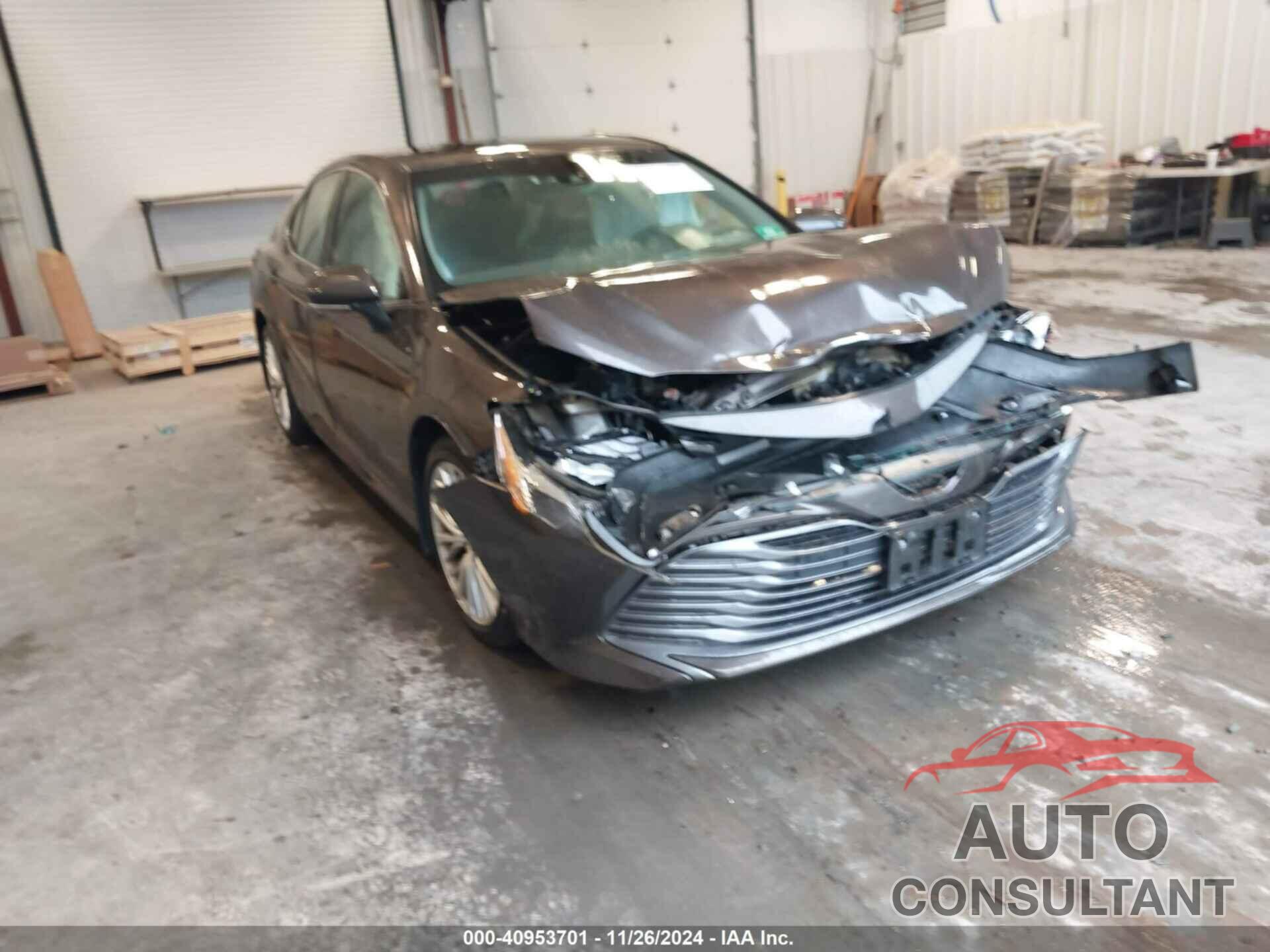 TOYOTA CAMRY 2018 - 4T1B11HK3JU131317