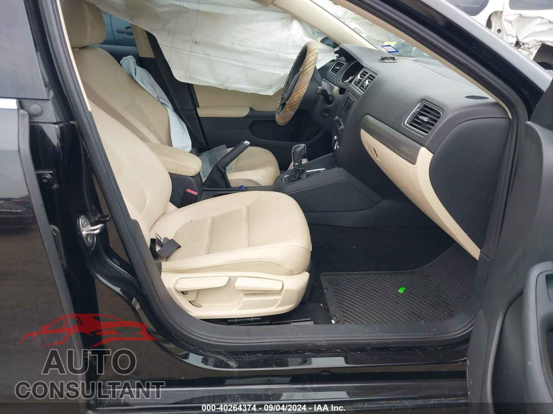 VOLKSWAGEN JETTA 2017 - 3VWDB7AJ4HM308774