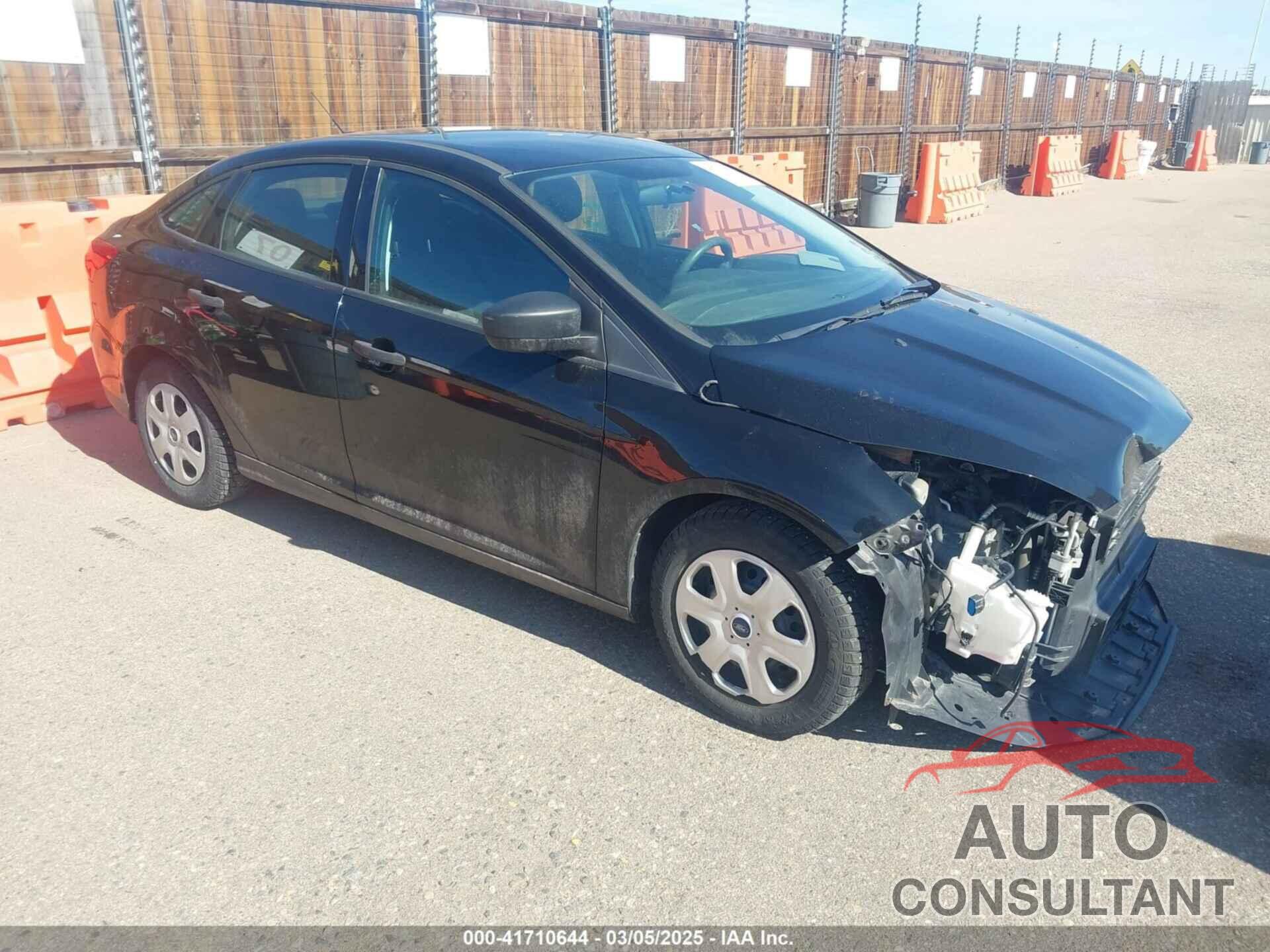 FORD FOCUS 2018 - 1FADP3E25JL319845