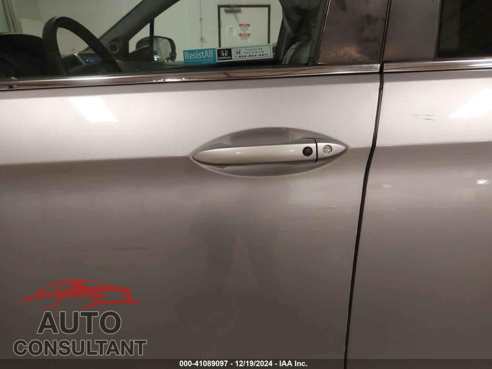 HONDA PILOT 2018 - 5FNYF5H31JB014876