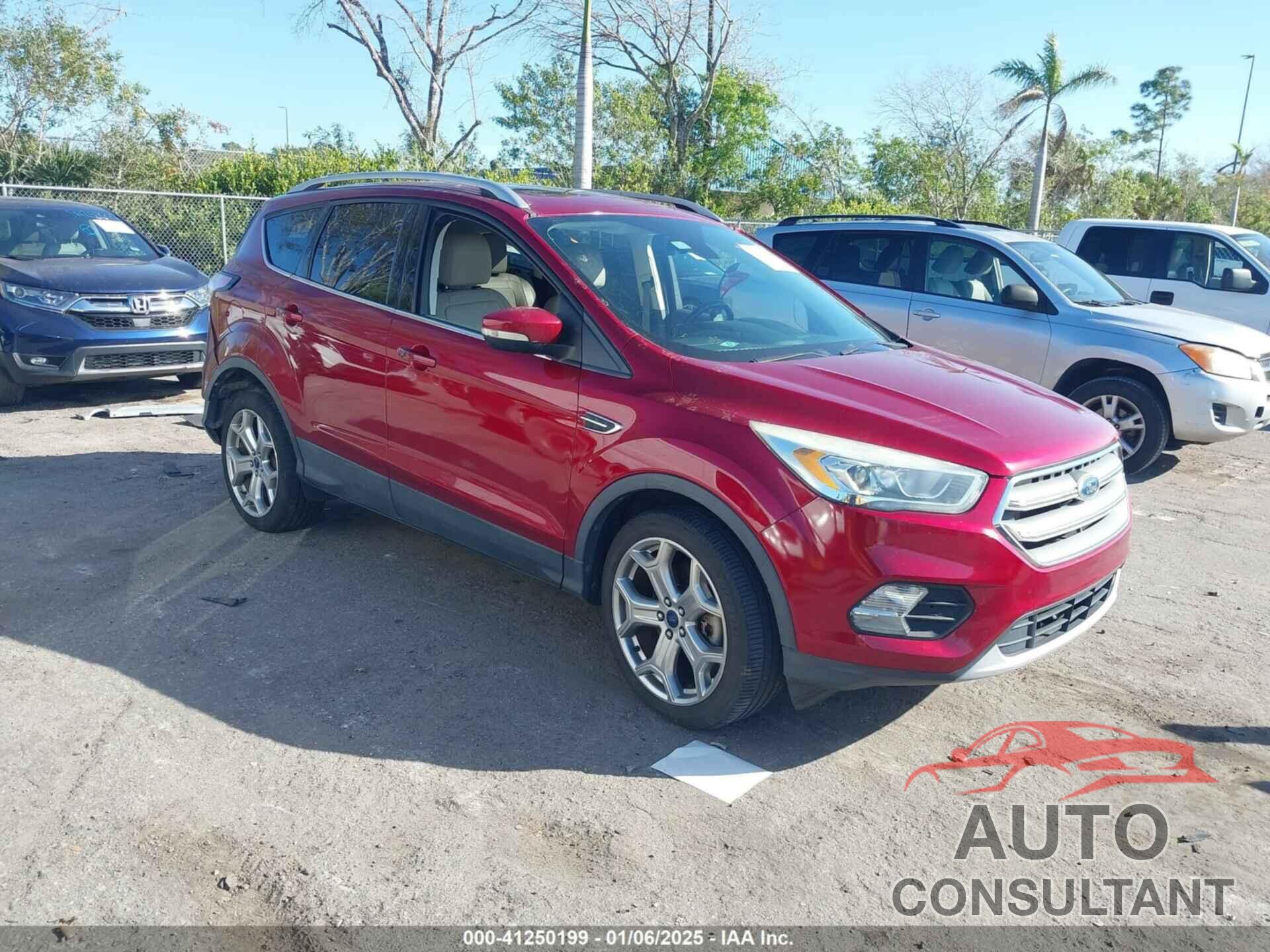 FORD ESCAPE 2017 - 1FMCU0J96HUD56693