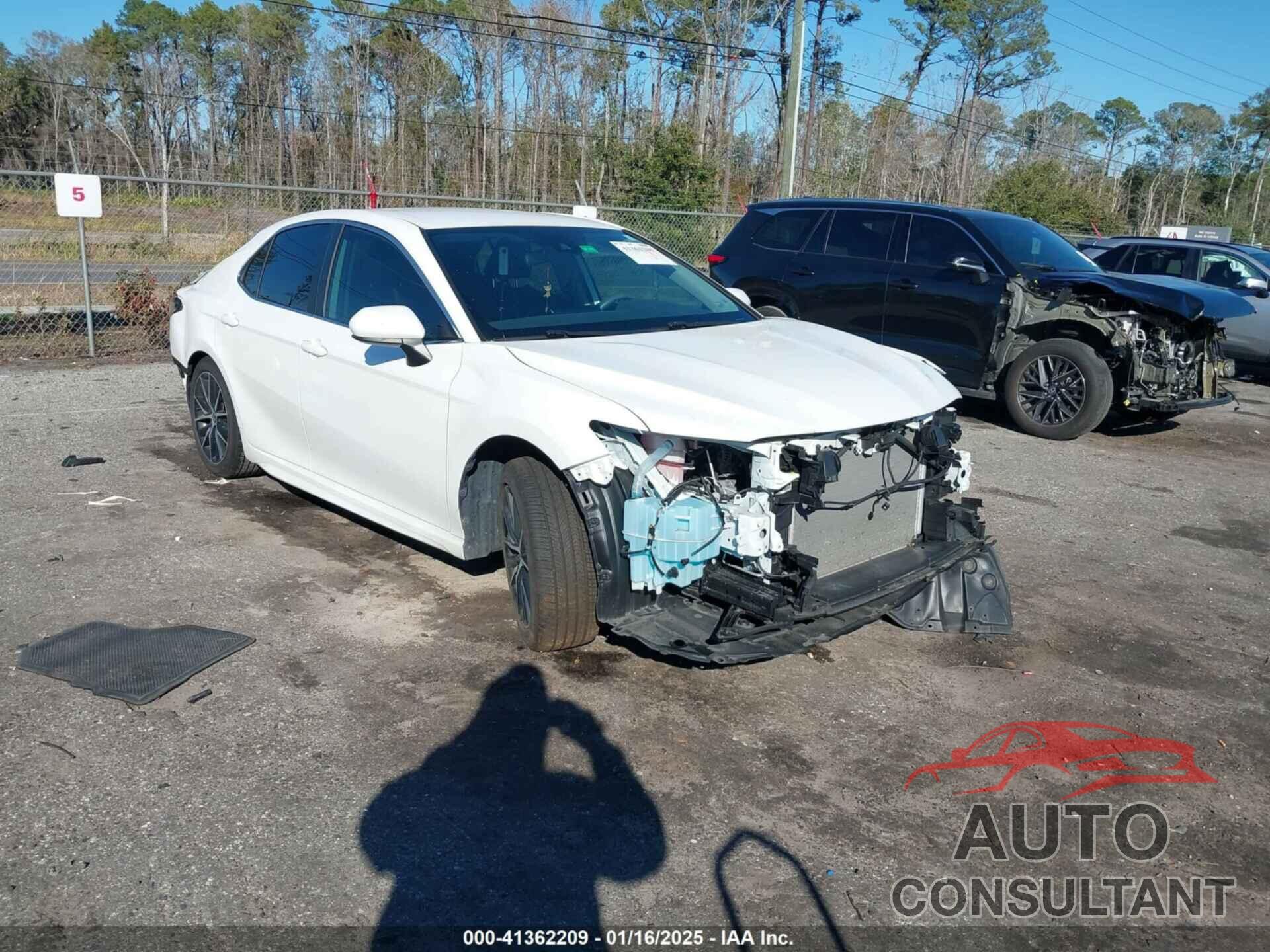 TOYOTA CAMRY 2021 - 4T1G11AK1MU581570
