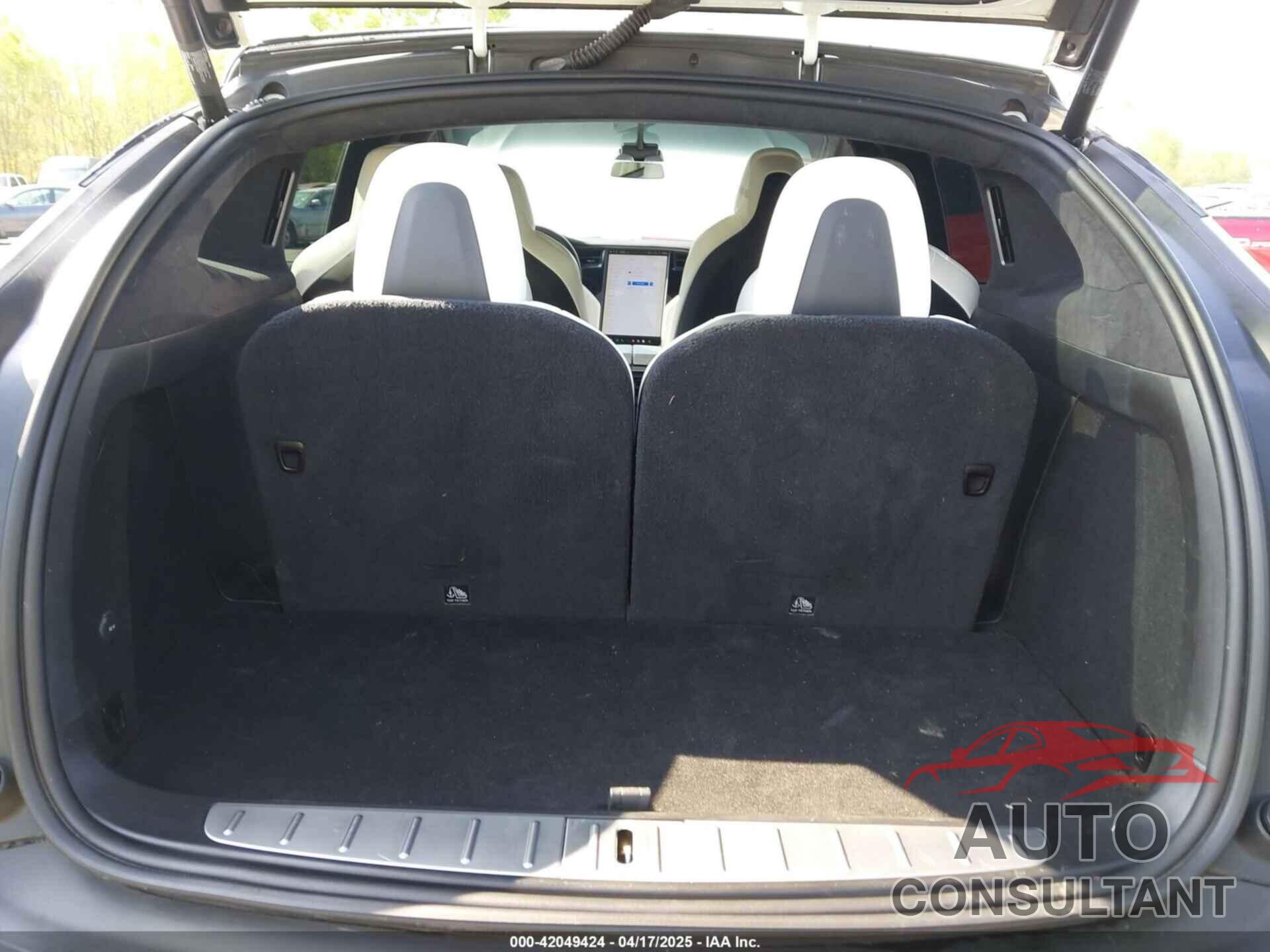 TESLA MODEL X 2019 - 5YJXCBE27KF150381