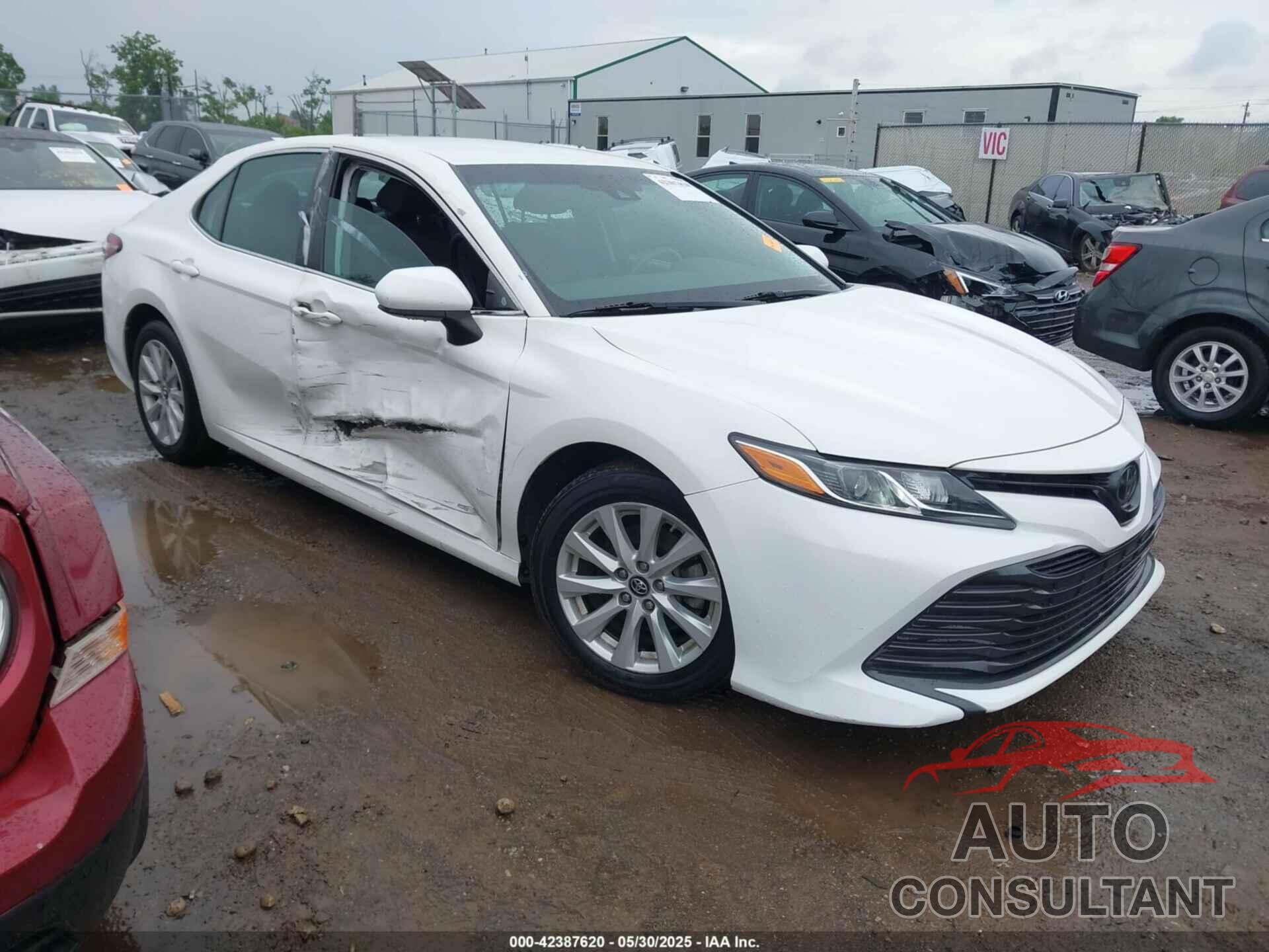 TOYOTA CAMRY 2018 - 4T1B11HK0JU136376