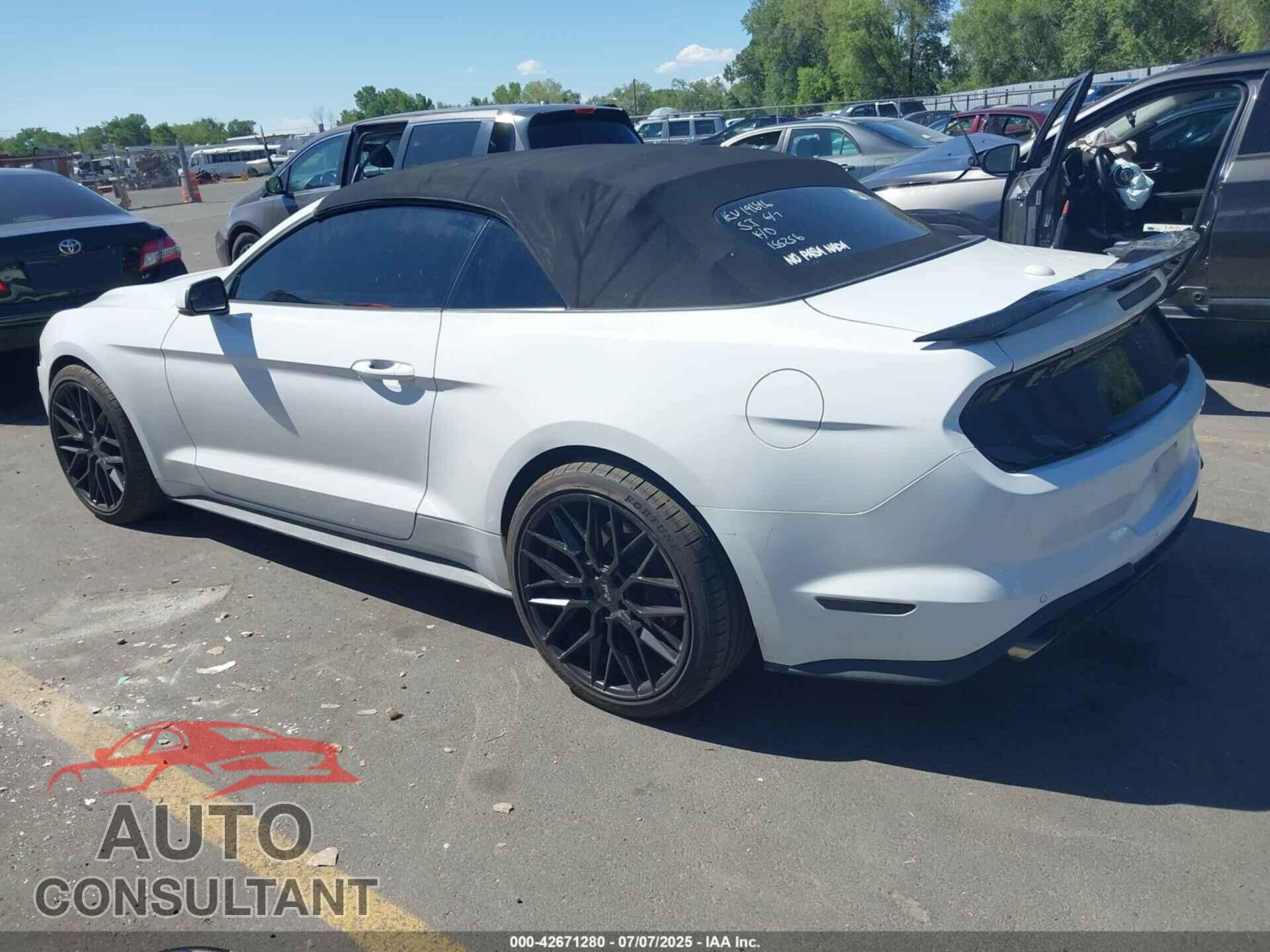 FORD MUSTANG 2018 - 1FATP8UH5J5155256