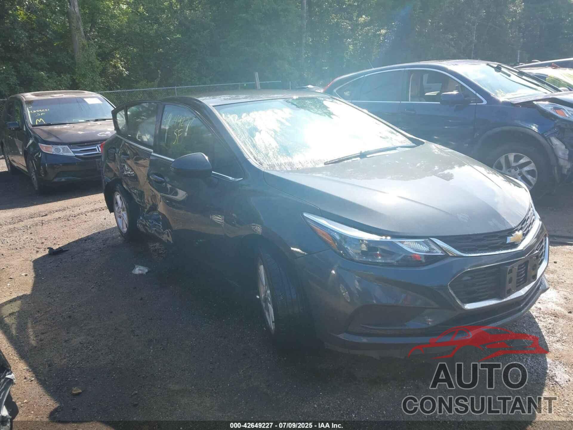 CHEVROLET CRUZE 2018 - 1G1BE5SM8J7190333