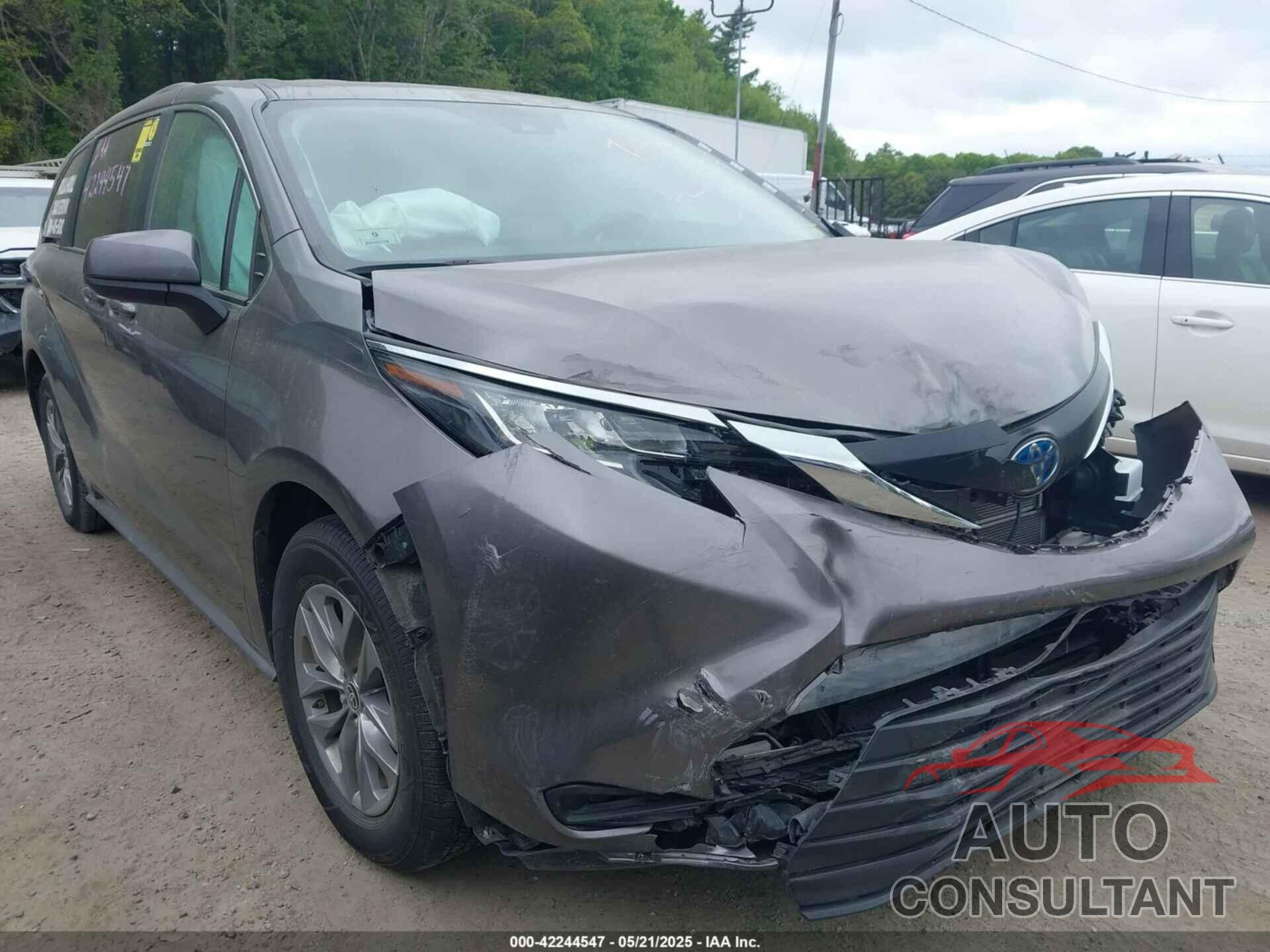 TOYOTA SIENNA 2023 - 5TDKRKEC6PS157035