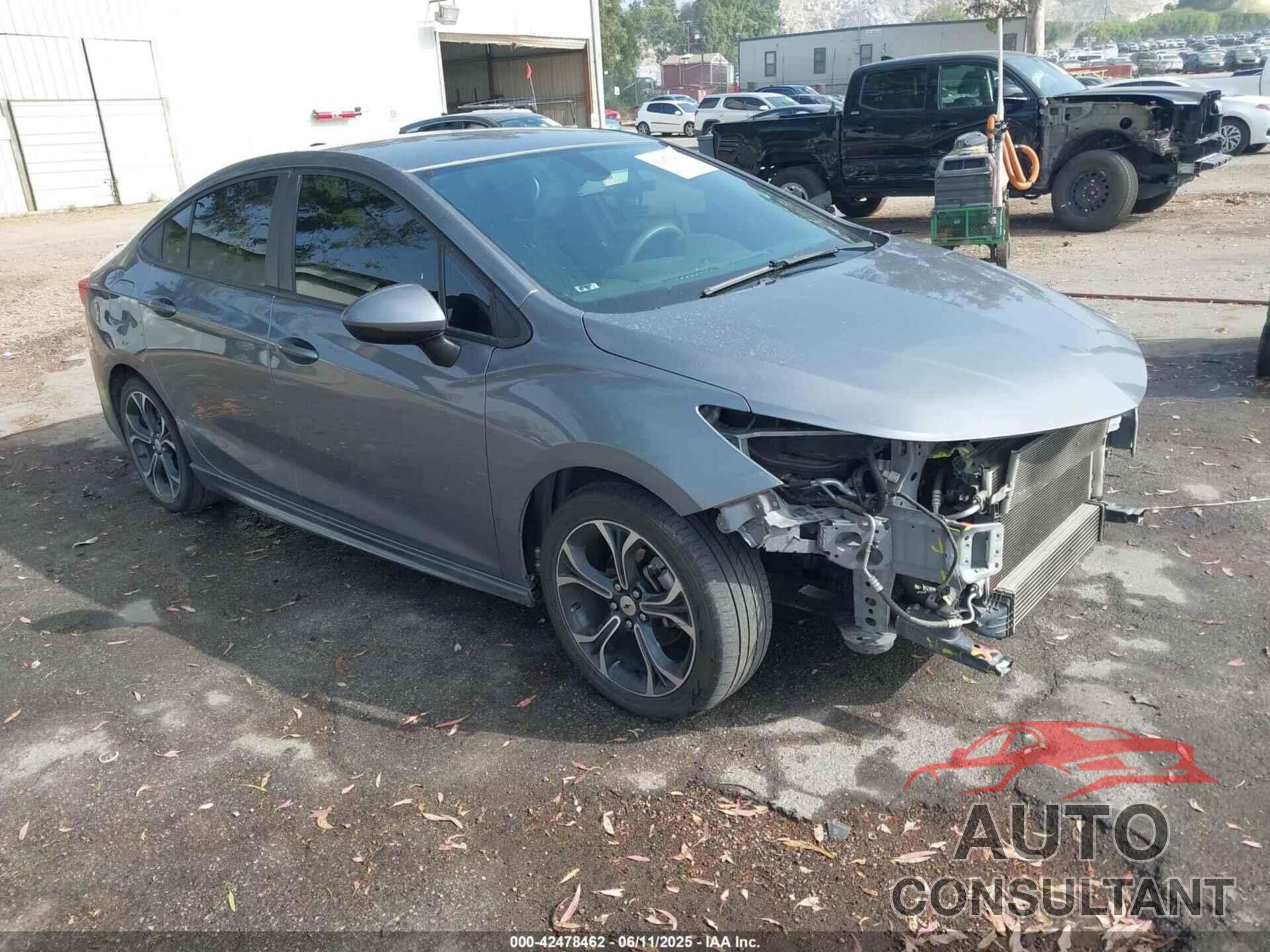CHEVROLET CRUZE 2019 - 1G1BE5SM4K7127456