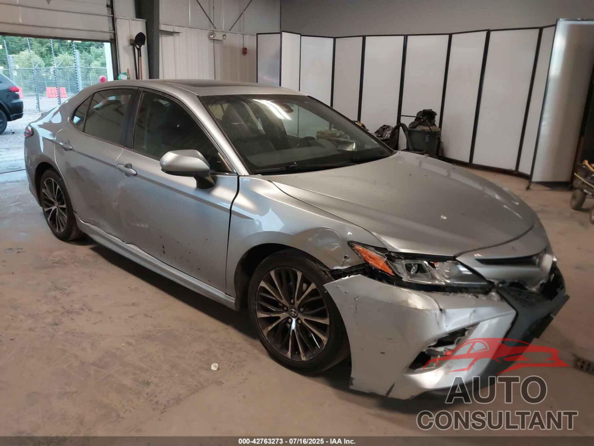 TOYOTA CAMRY 2018 - 4T1B11HK1JU028509