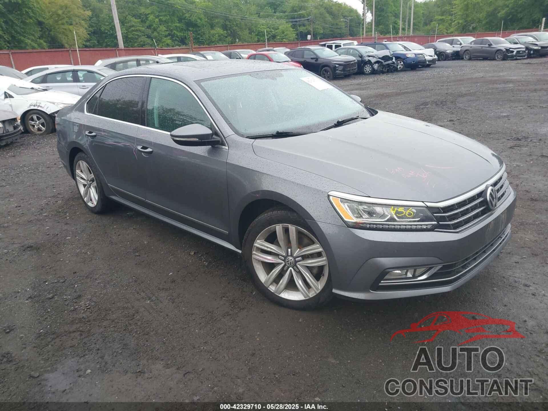VOLKSWAGEN PASSAT 2017 - 1VWGT7A38HC039272