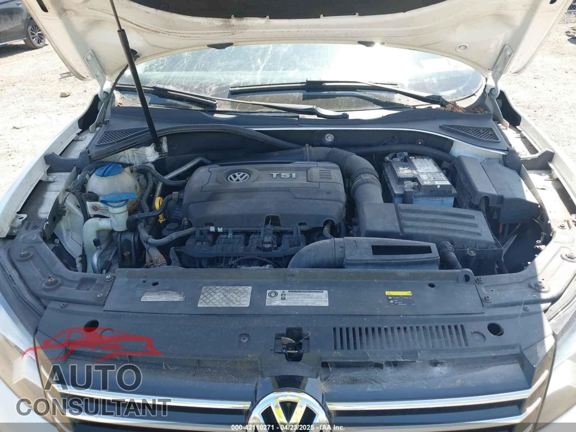 VOLKSWAGEN PASSAT 2015 - 1VWAT7A31FC033803