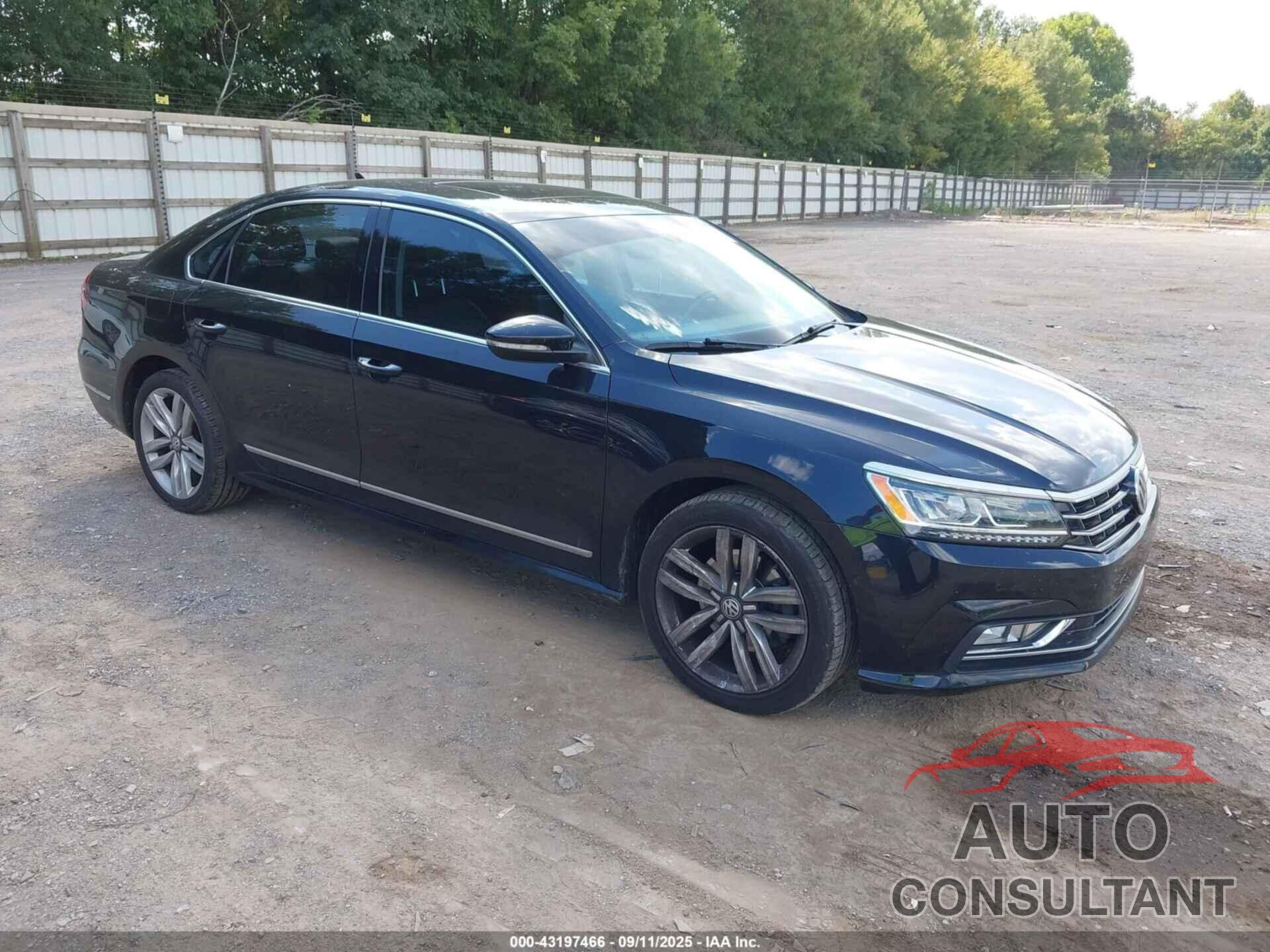 VOLKSWAGEN PASSAT 2017 - 1VWCT7A31HC049298